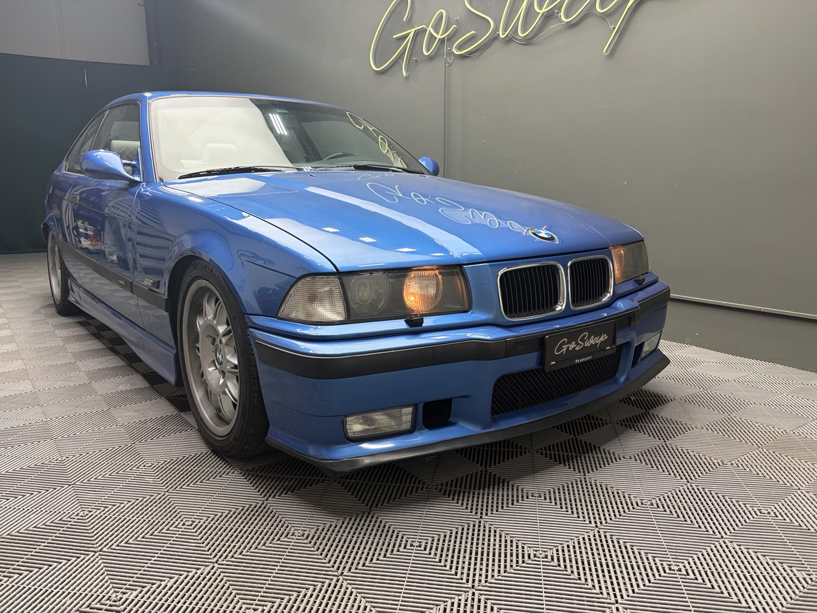 BMW M3 Coupé - 3.2L - Manuel-showroom-element-1