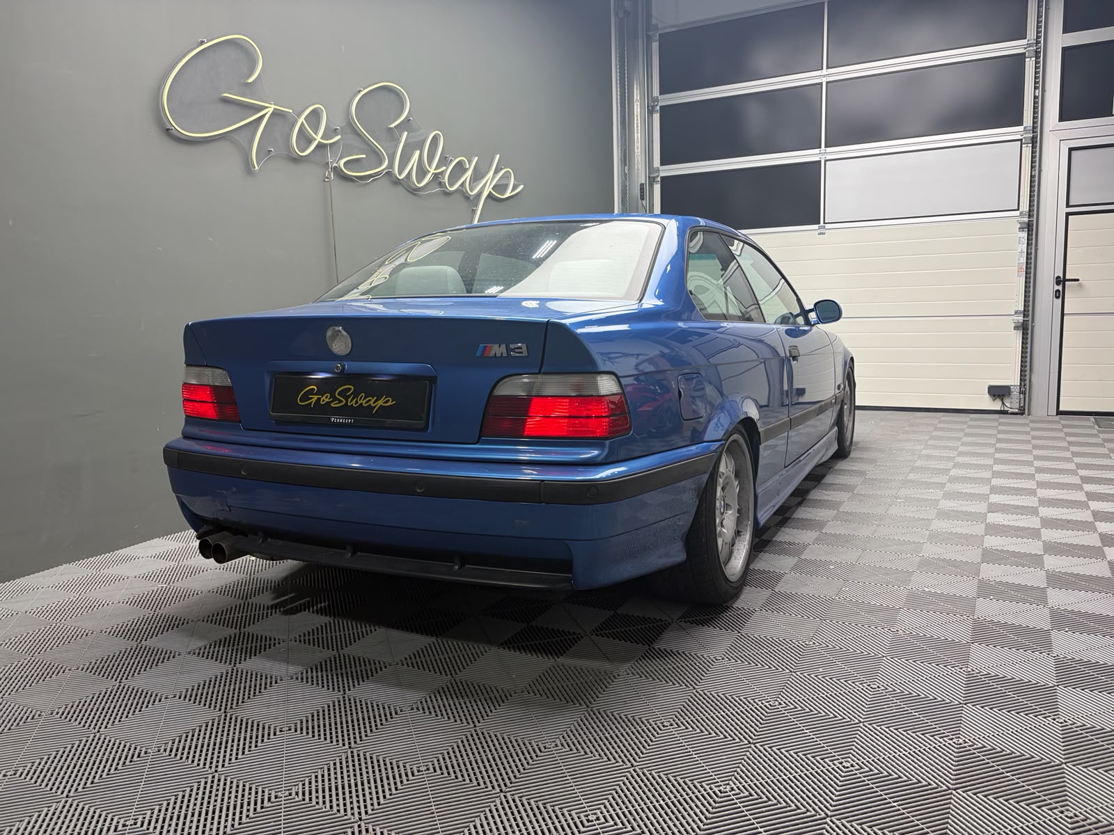 BMW M3 Coupé - 3.2L - Manuel-showroom-element-2