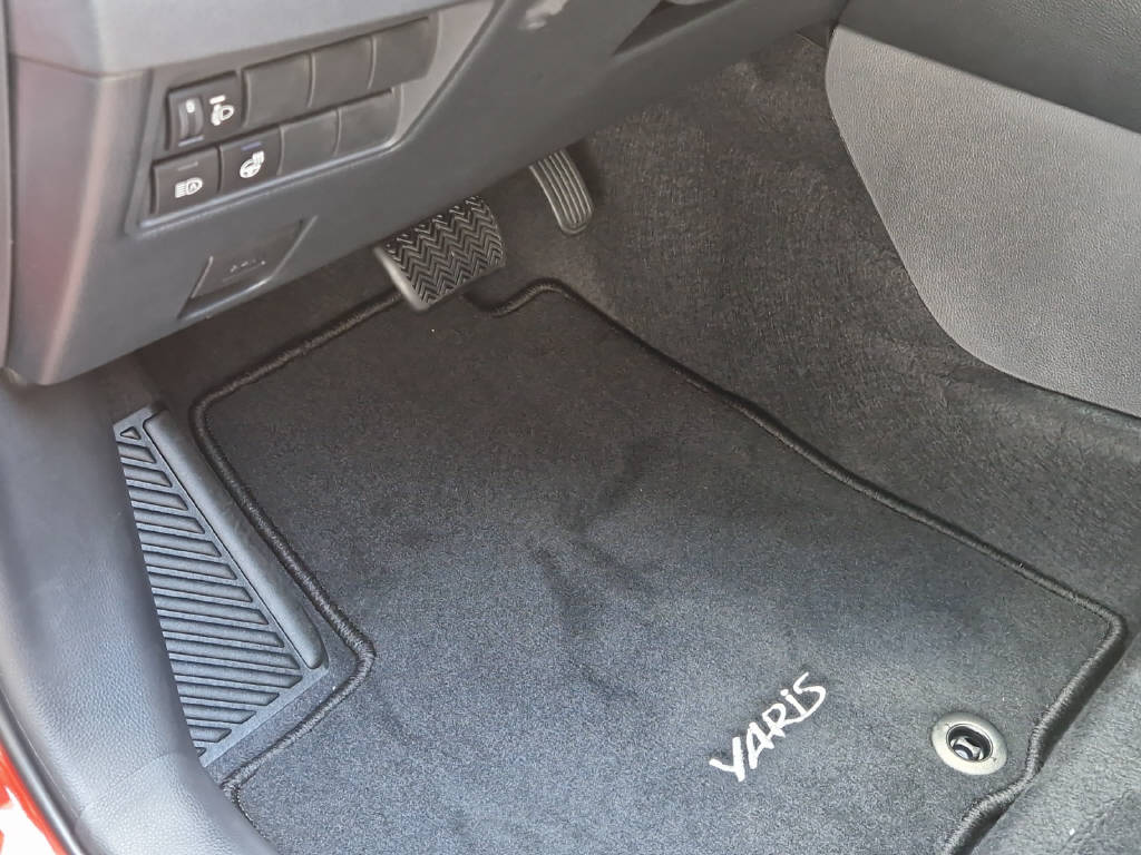 TOYOTA Yaris 1.5 VVT-i HSD Premium 47408/001-image-14