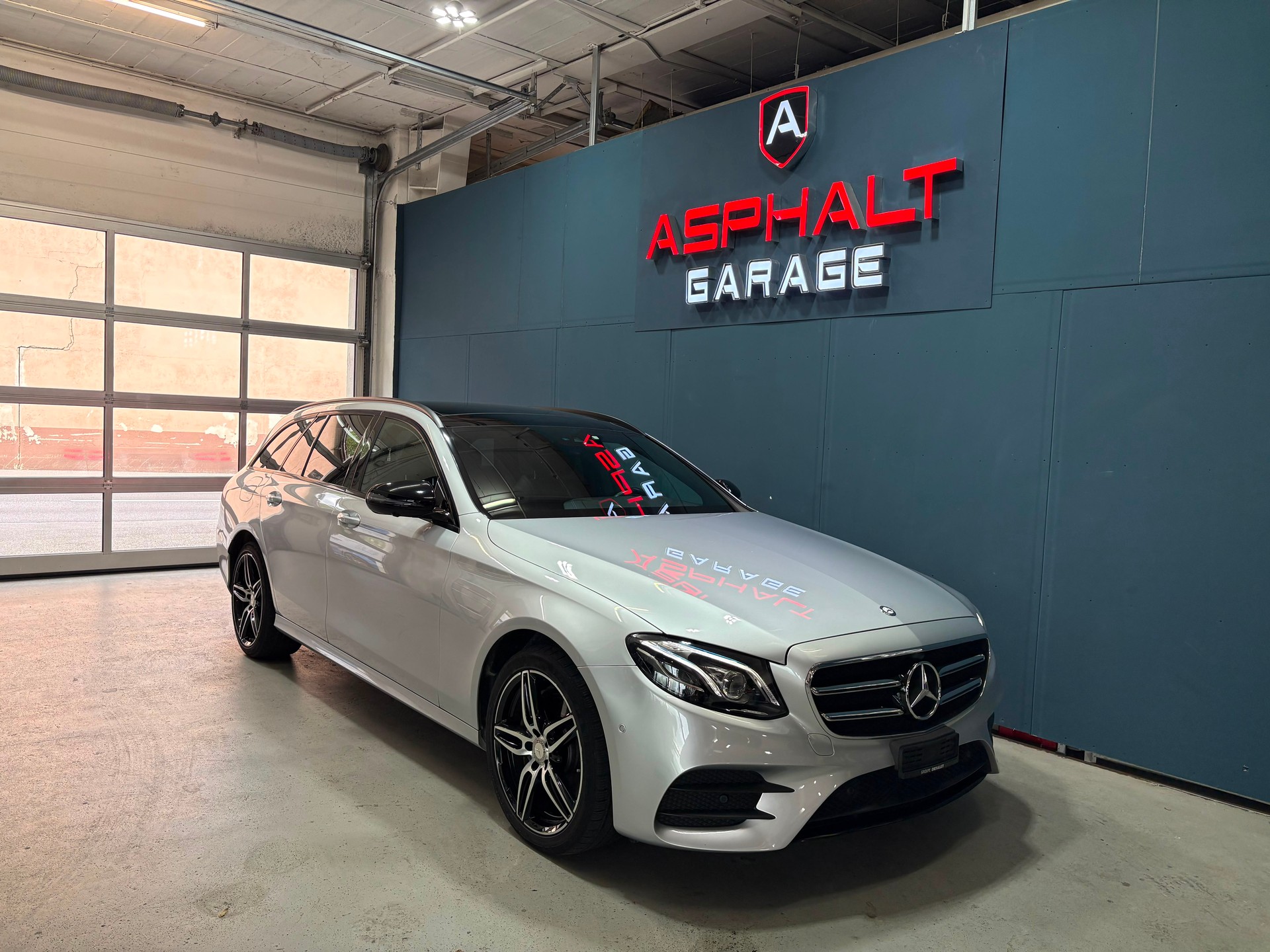 MERCEDES-BENZ E 220 d AMG Line 9G-Tronic