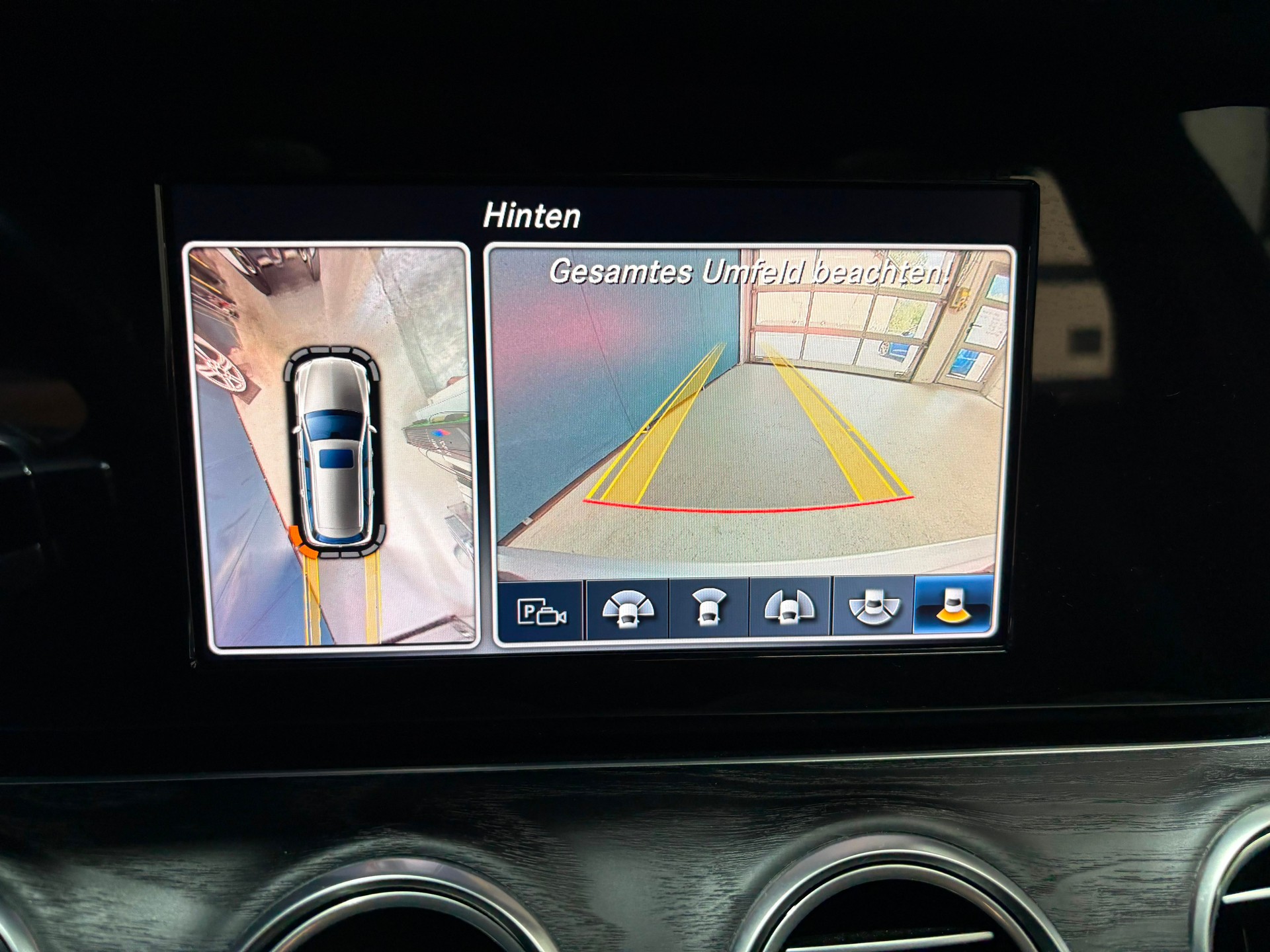 MERCEDES-BENZ E 220 d AMG Line 9G-Tronic-image-16