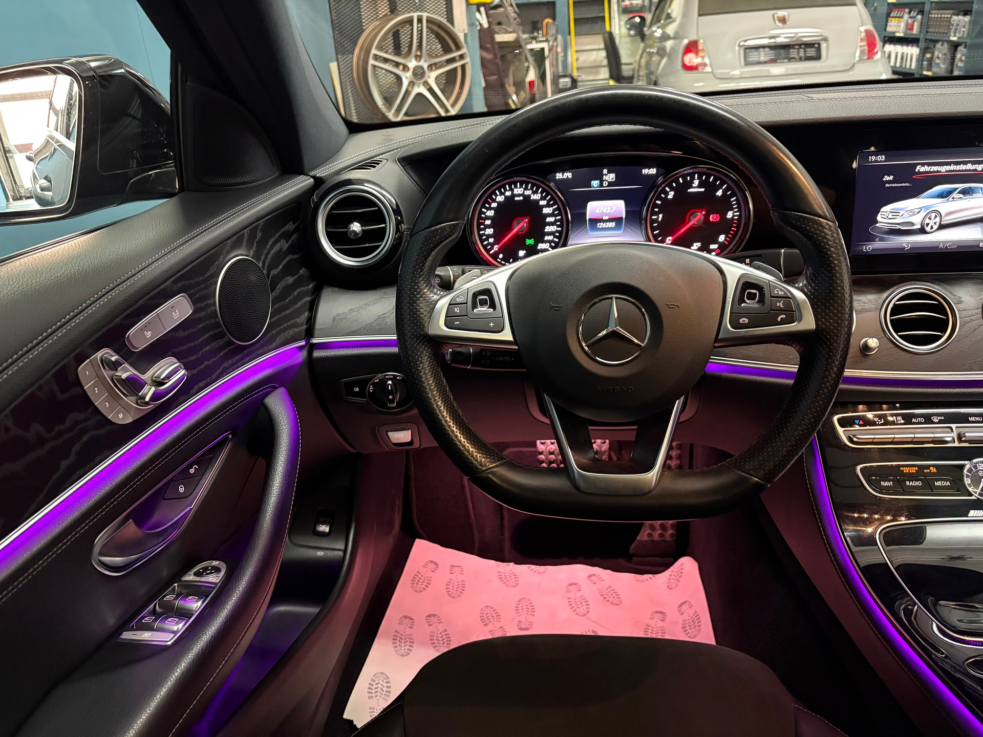 MERCEDES-BENZ E 220 d AMG Line 9G-Tronic-image-10