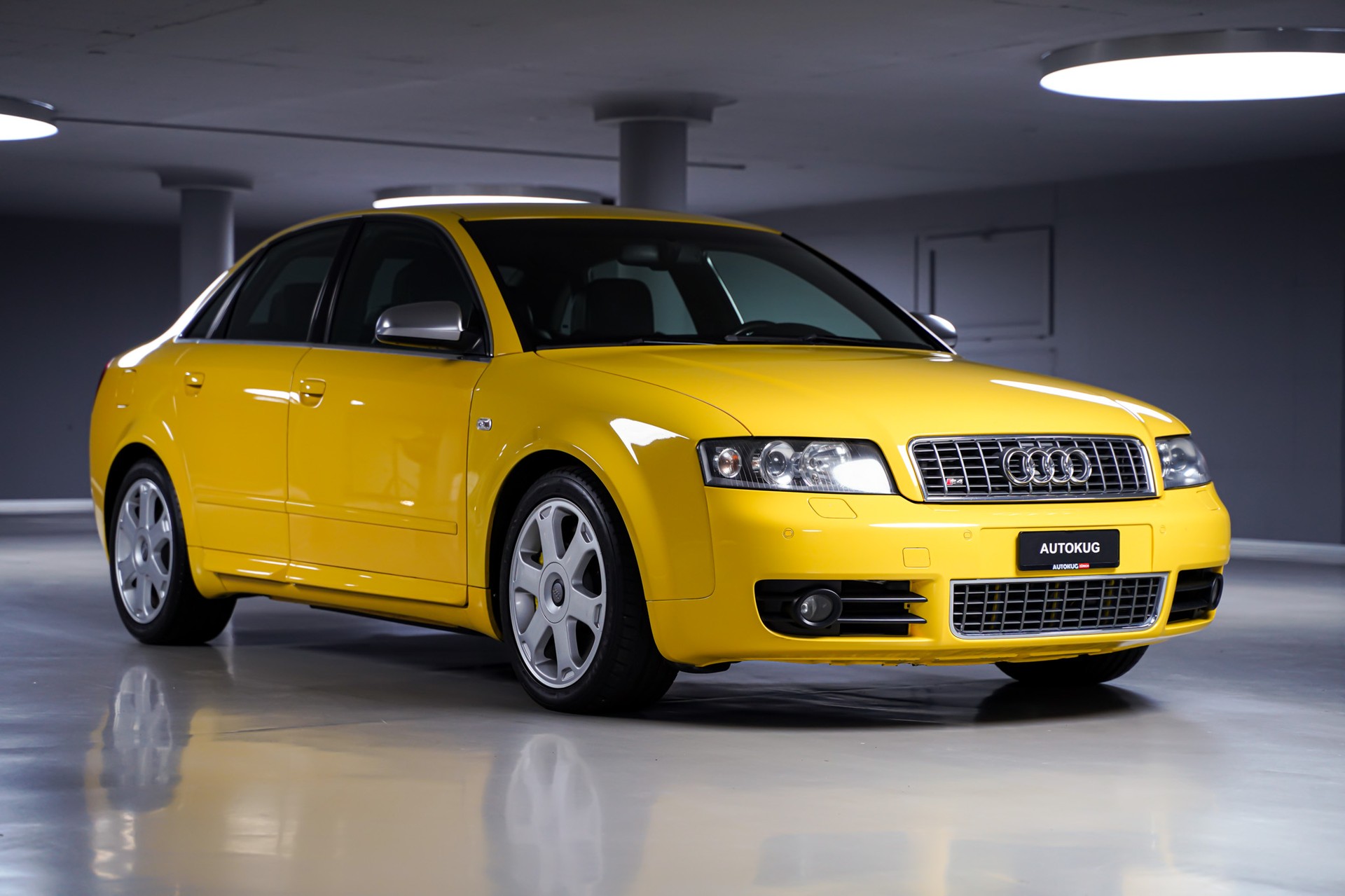 AUDI S4 4.2 V8 quattro-showroom-element-2
