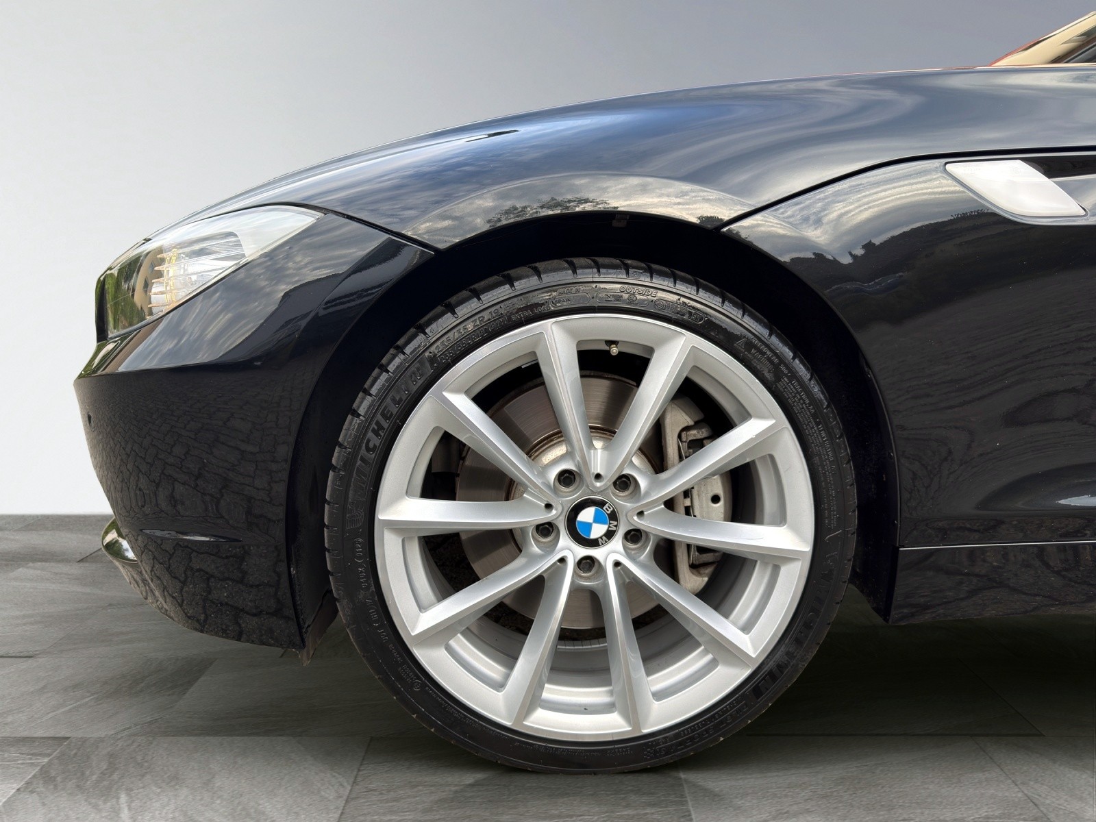 BMW Z4 35i sDrive DK Roadster-image-15