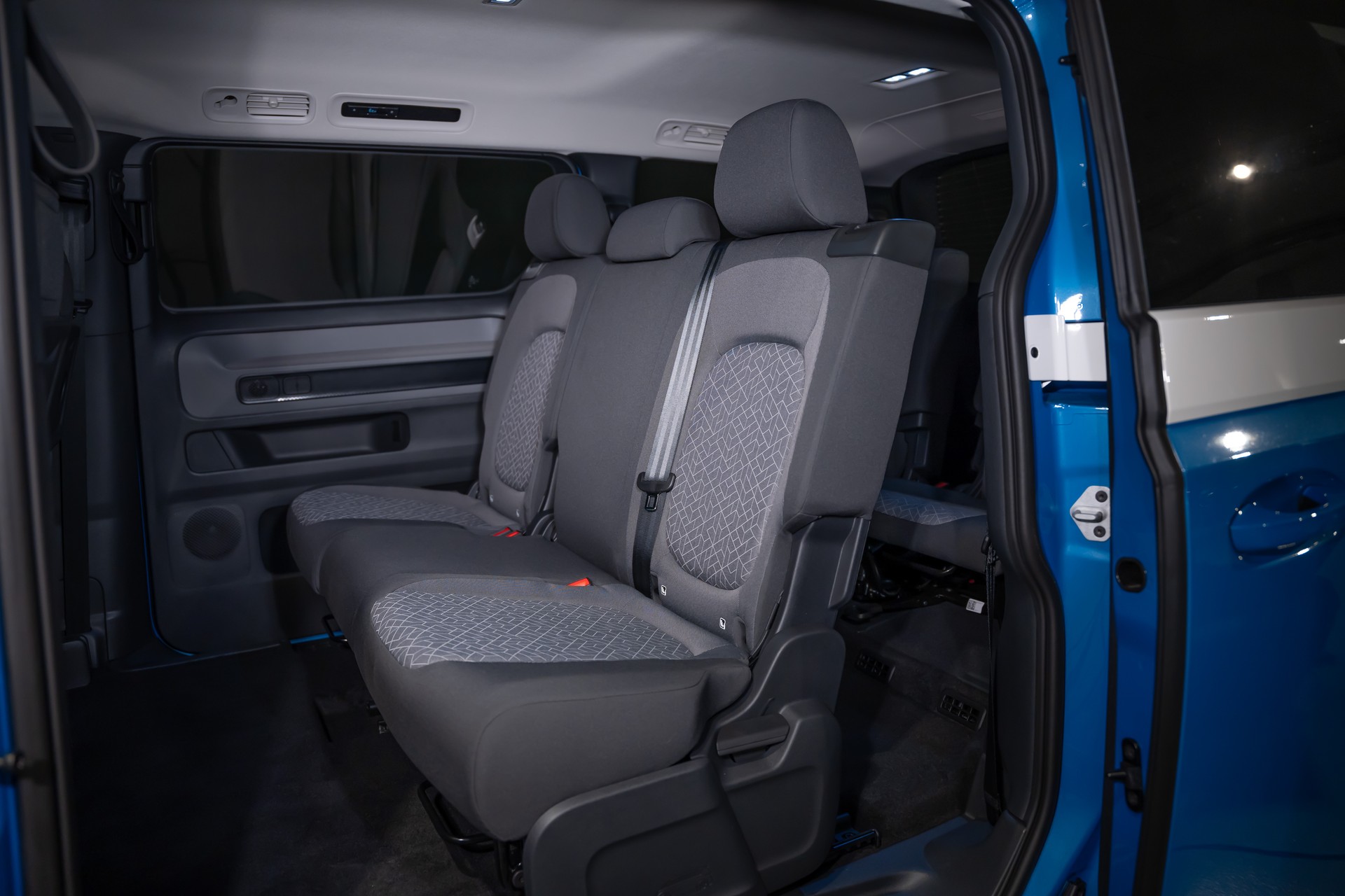 VW ID.Buzz LWB Pro 7-Sitzer-image-17