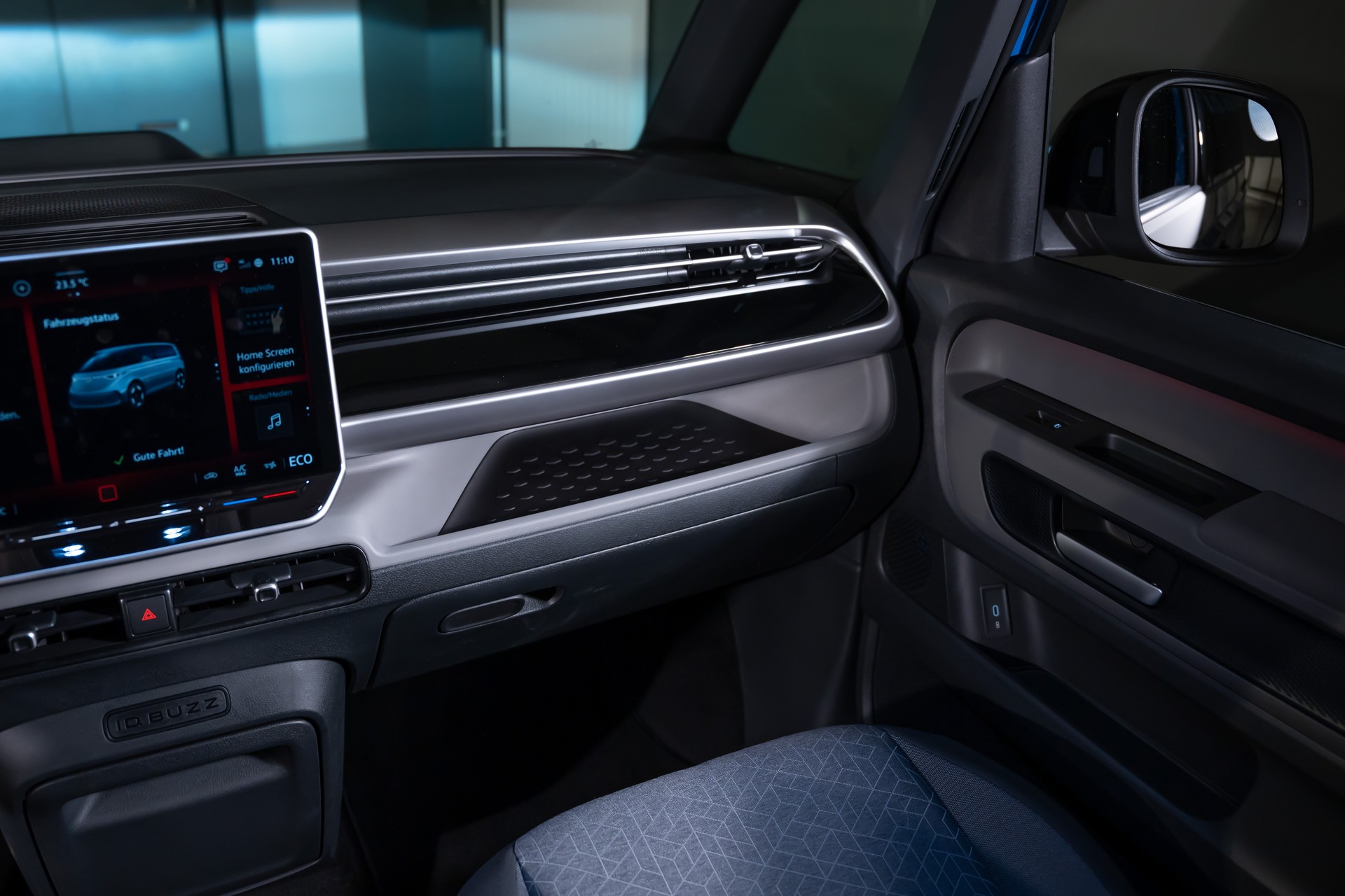 VW ID.Buzz LWB Pro 7-Sitzer-image-24