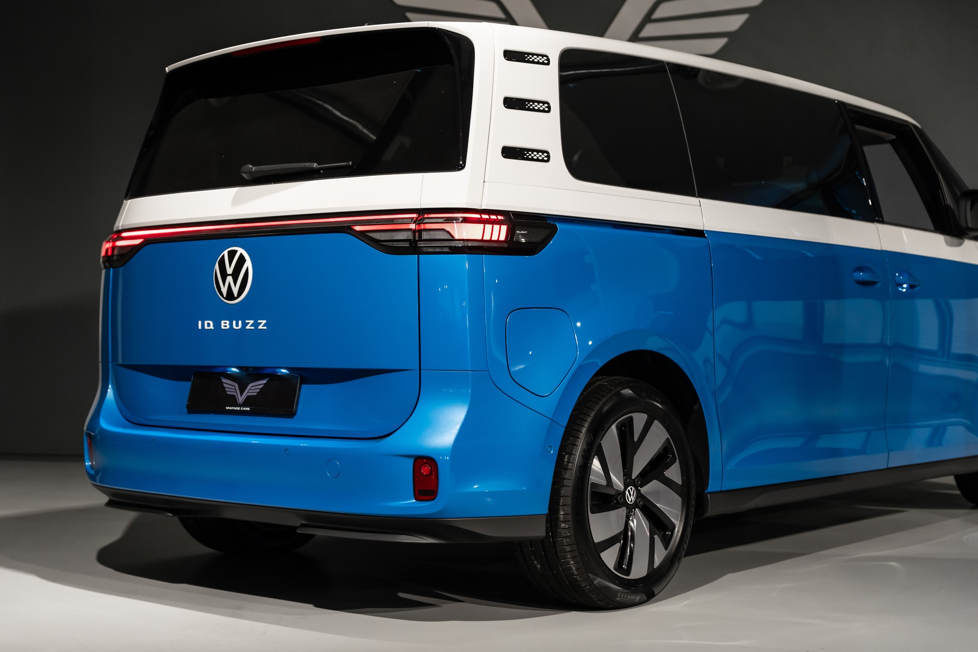 VW ID.Buzz LWB Pro 7-Sitzer-image-8