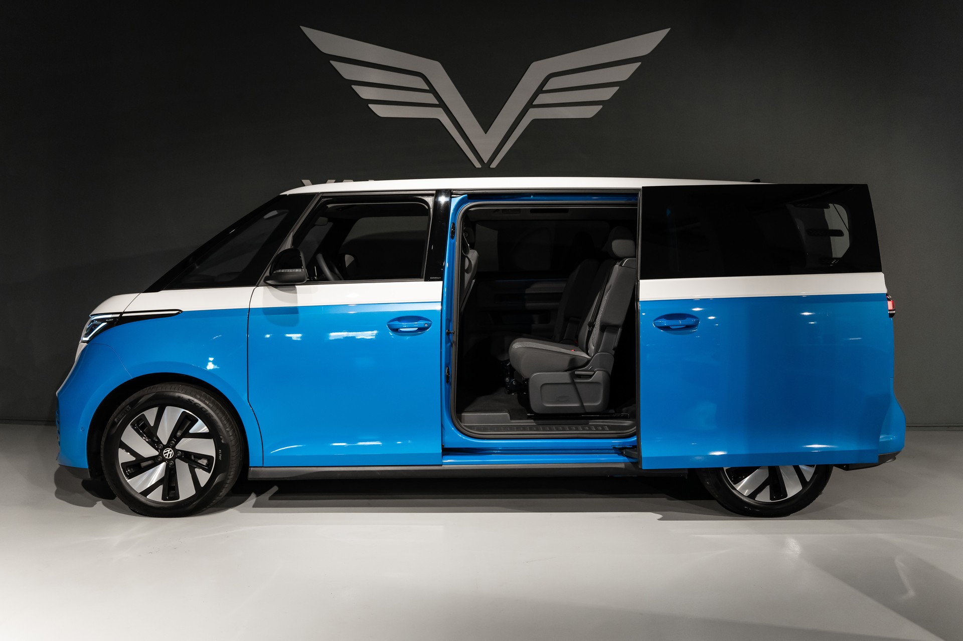 VW ID.Buzz LWB Pro 7-Sitzer-image-7