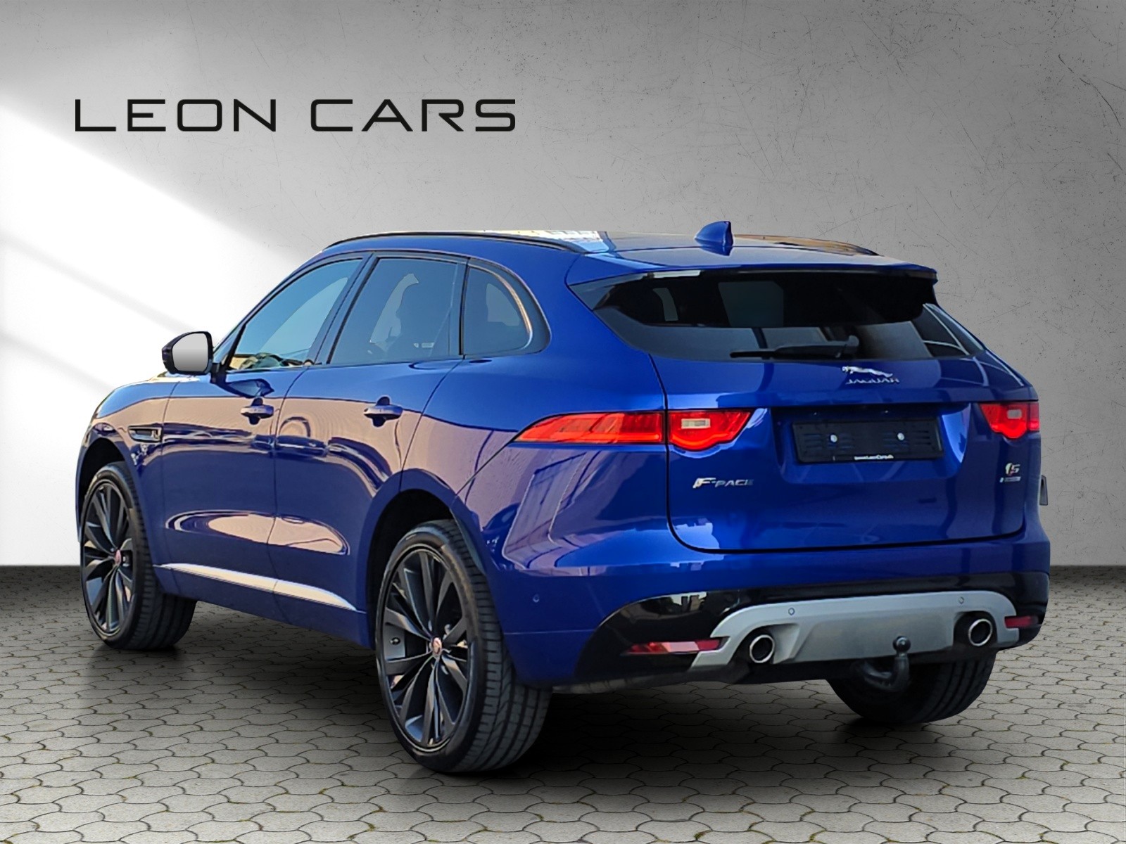 JAGUAR F-Pace 3.0 TD First Edition R-Sport AWD Automatik mit AHK-image-6