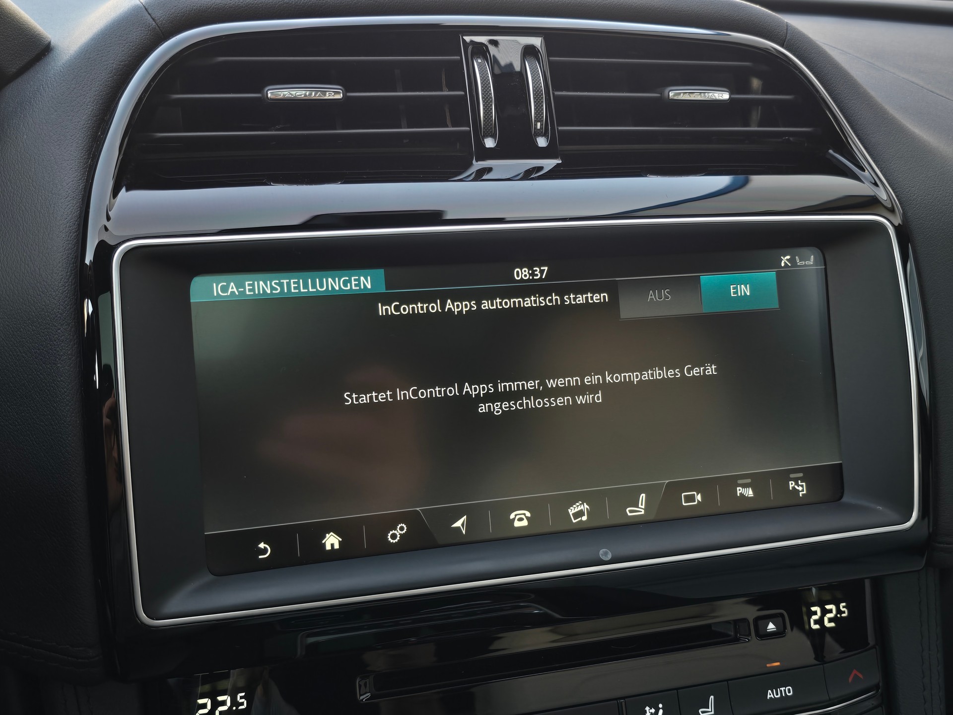 JAGUAR F-Pace 3.0 TD First Edition R-Sport AWD Automatik mit AHK-image-25