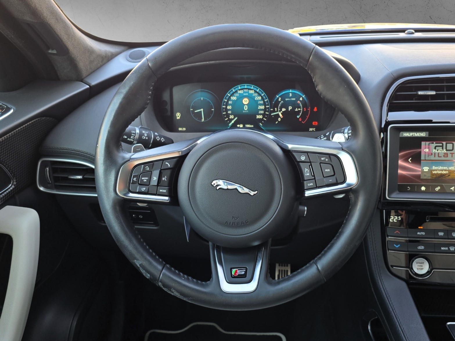 JAGUAR F-Pace 3.0 TD First Edition R-Sport AWD Automatik mit AHK-image-13