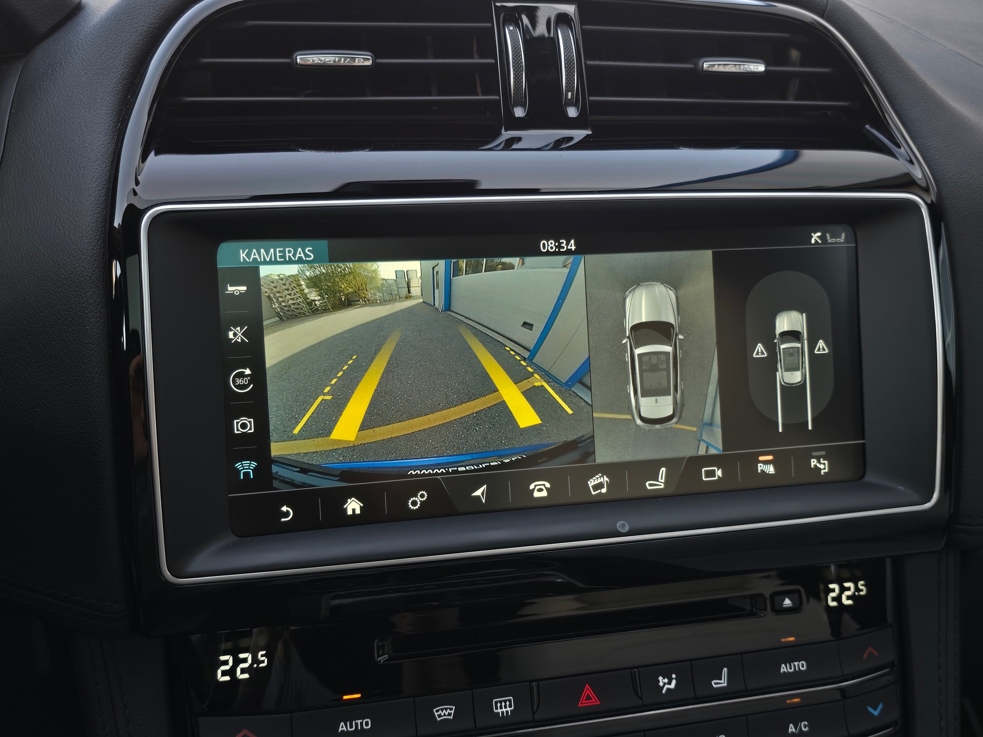 JAGUAR F-Pace 3.0 TD First Edition R-Sport AWD Automatik mit AHK-image-21