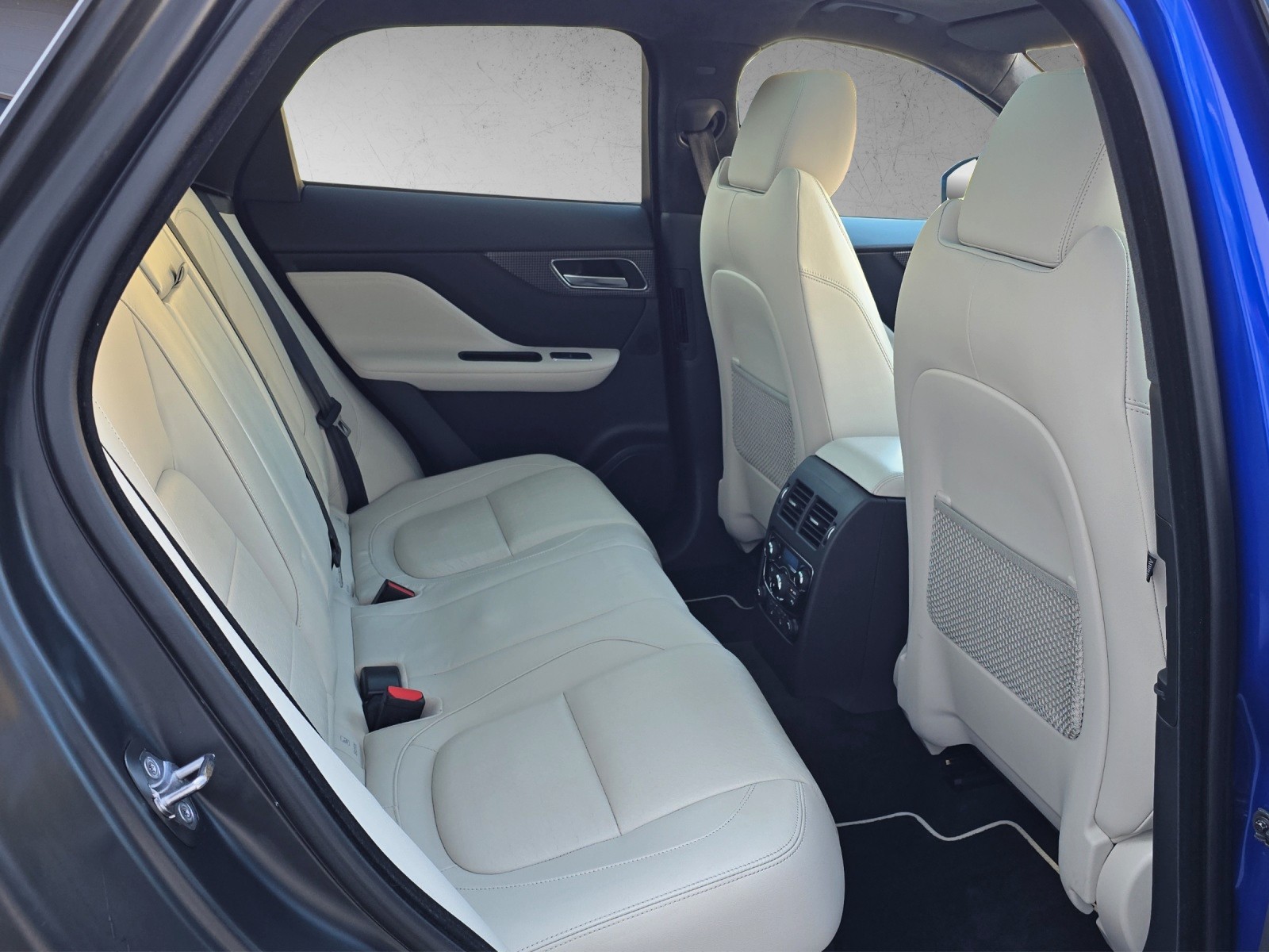 JAGUAR F-Pace 3.0 TD First Edition R-Sport AWD Automatik mit AHK-image-15