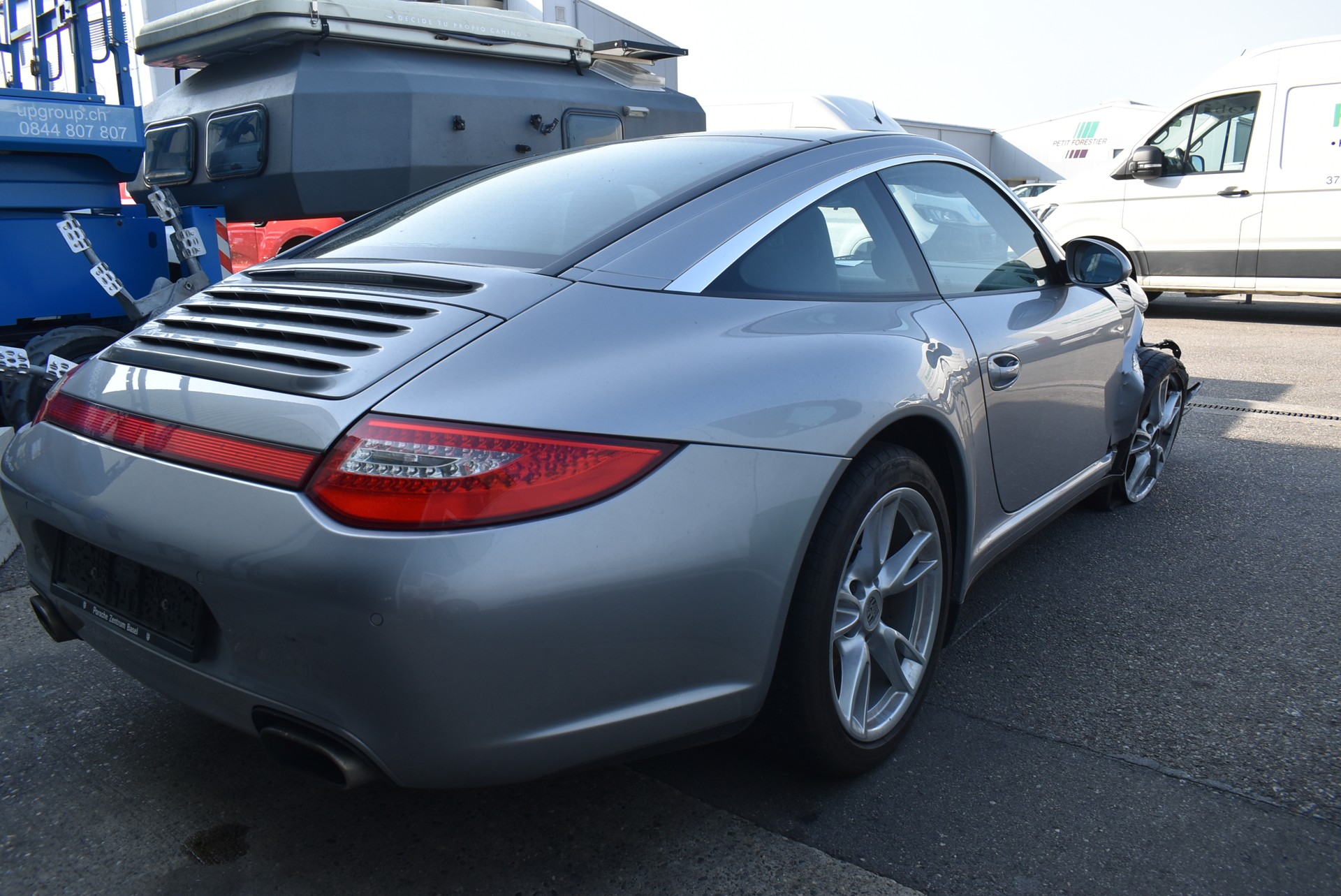 PORSCHE 911 Targa 4-image-7