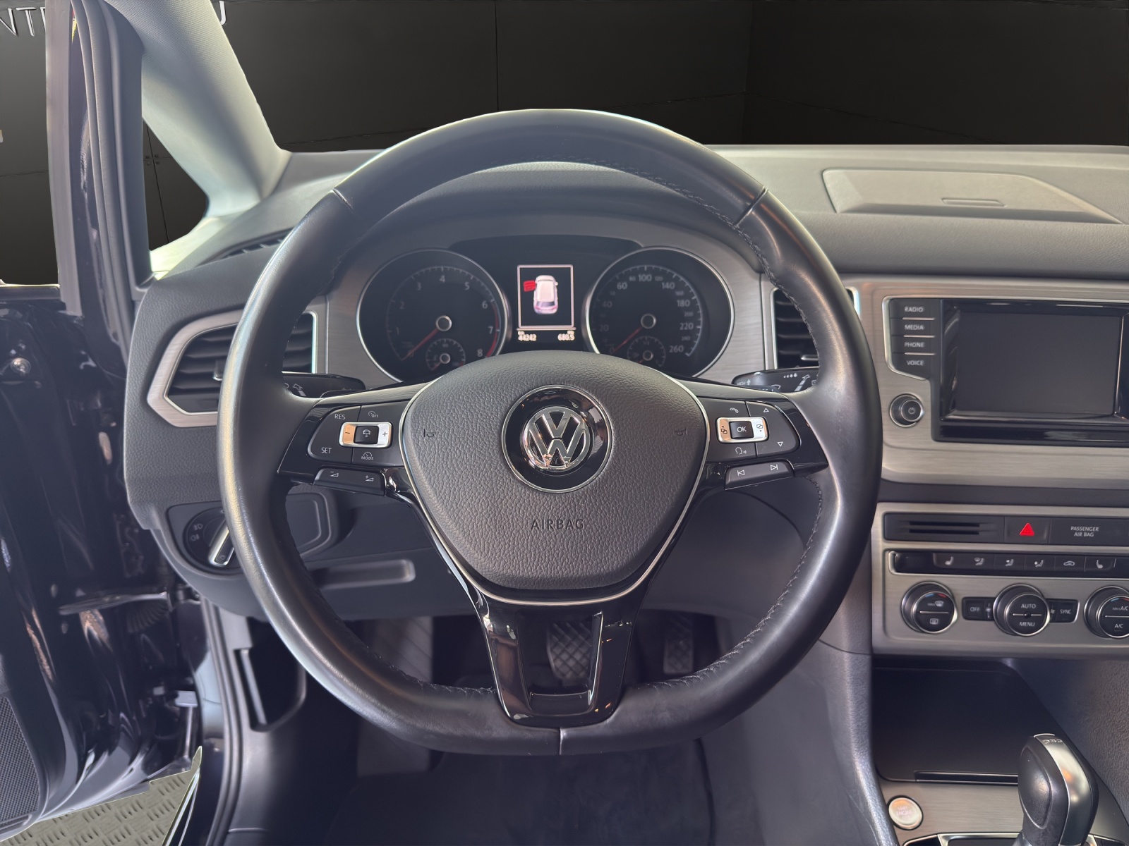 VW Golf Sportsvan 1.4 TSI Comfortline DSG-image-8