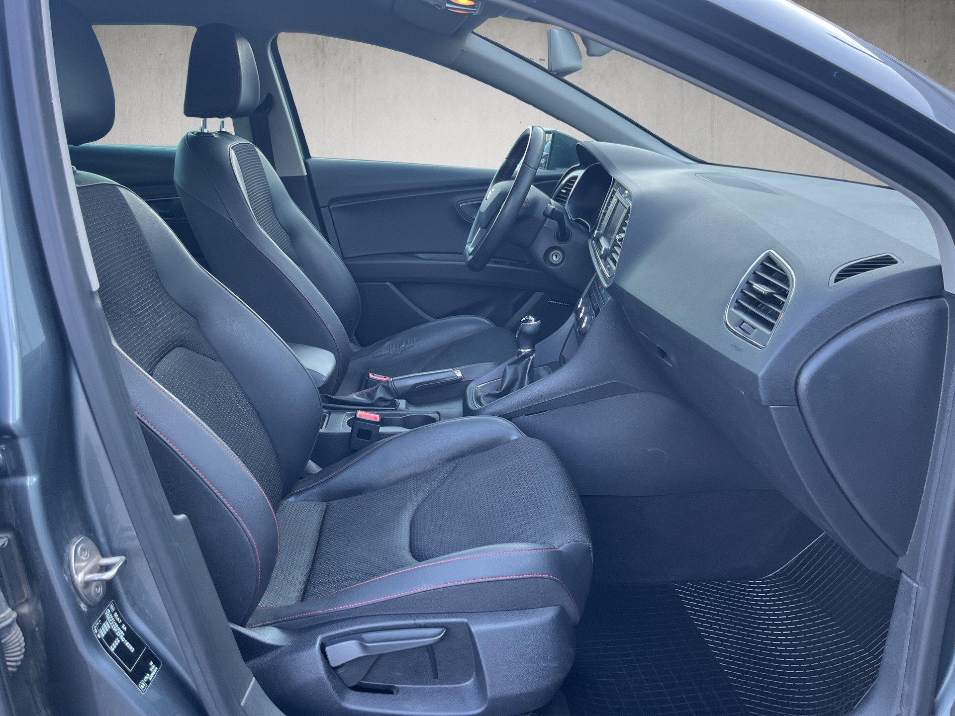 SEAT Leon ST 2.0 TDI FR 4Drive-image-10