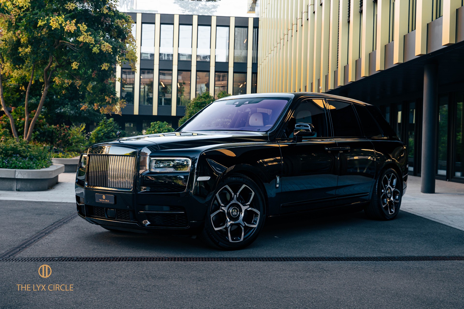 ROLLS-ROYCE Cullinan 6.7 V12 Black Badge