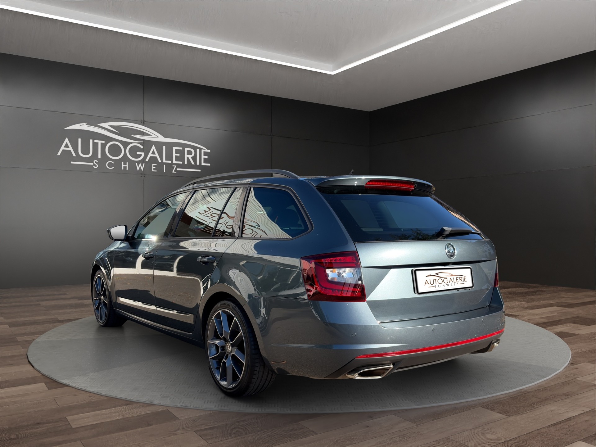 SKODA Octavia Combi 2.0 TSI RS DSG | CH | Panorama | Columbus Navi | mySkoda Pack | ACC Tempomat |-showroom-element-2