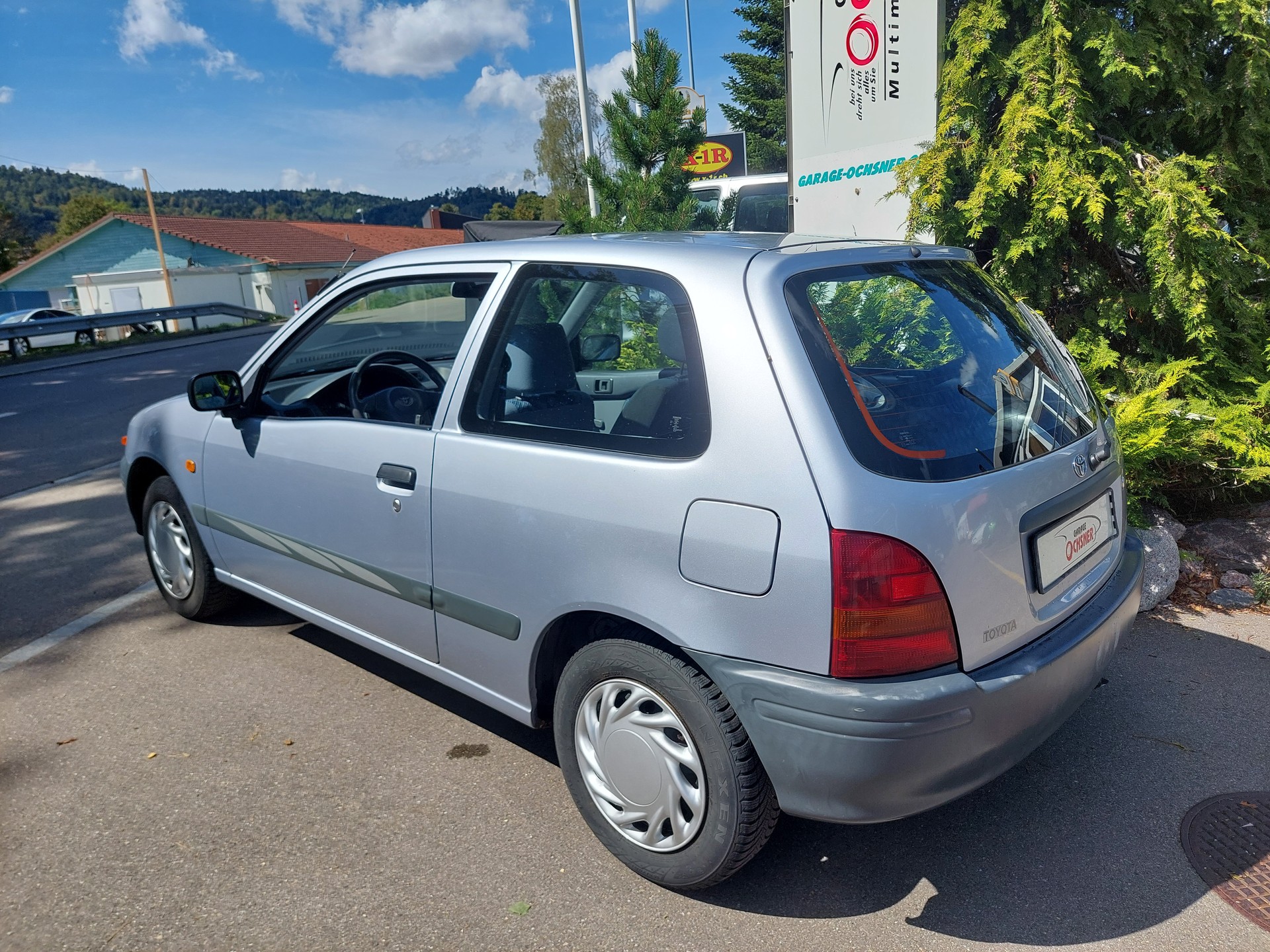 TOYOTA Starlet 1.3-showroom-element-3