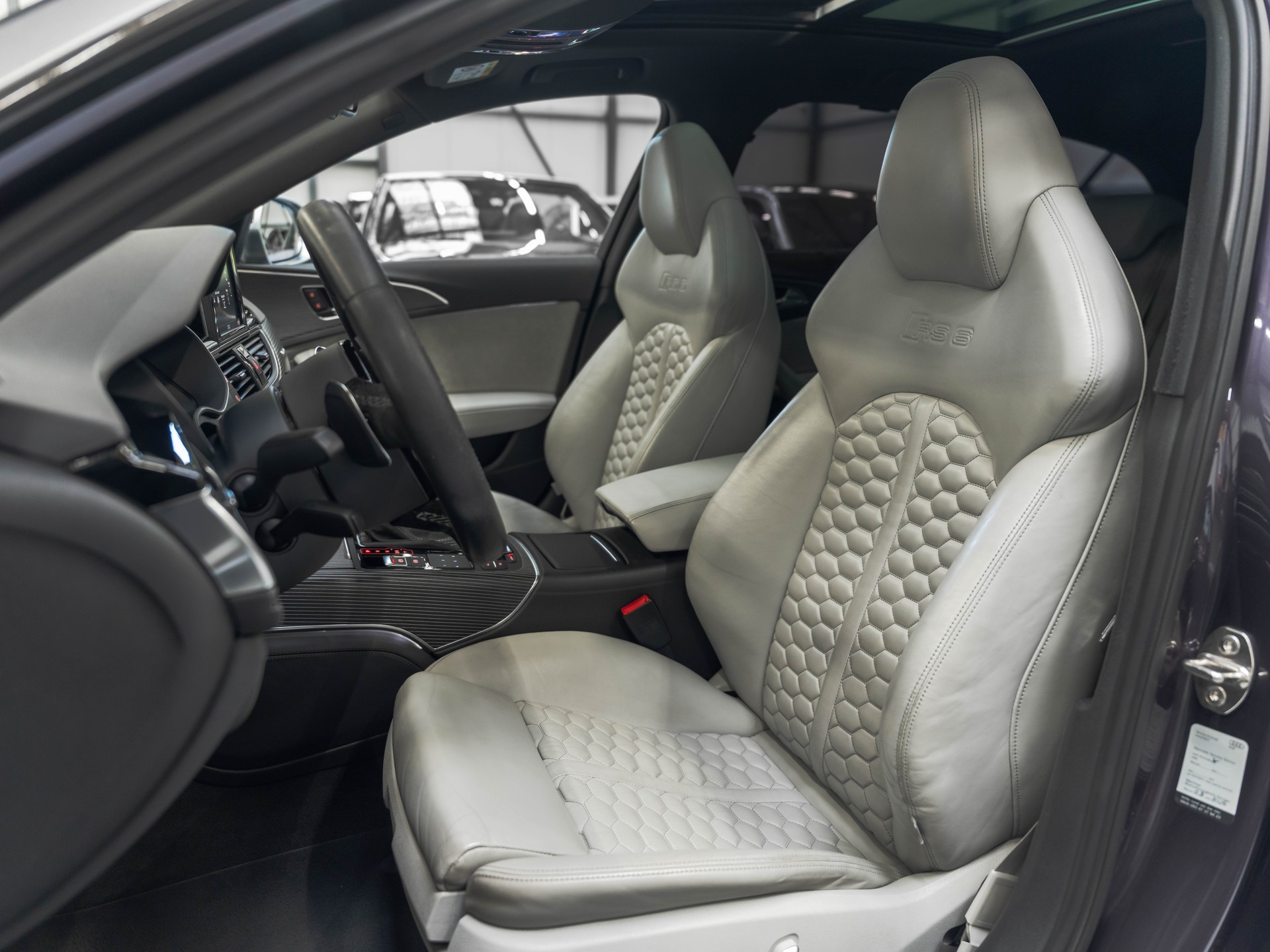 AUDI RS6 Avant 4.0 TFSI V8 quattro Tiptronic-image-9