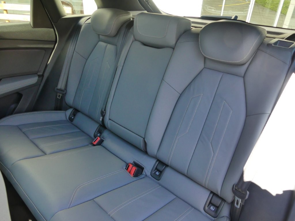 AUDI Q4 e-tron 50 quattro-image-11