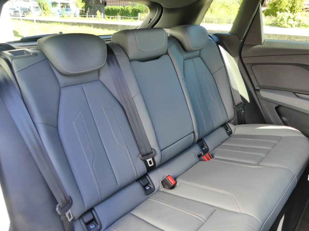 AUDI Q4 e-tron 50 quattro-image-12