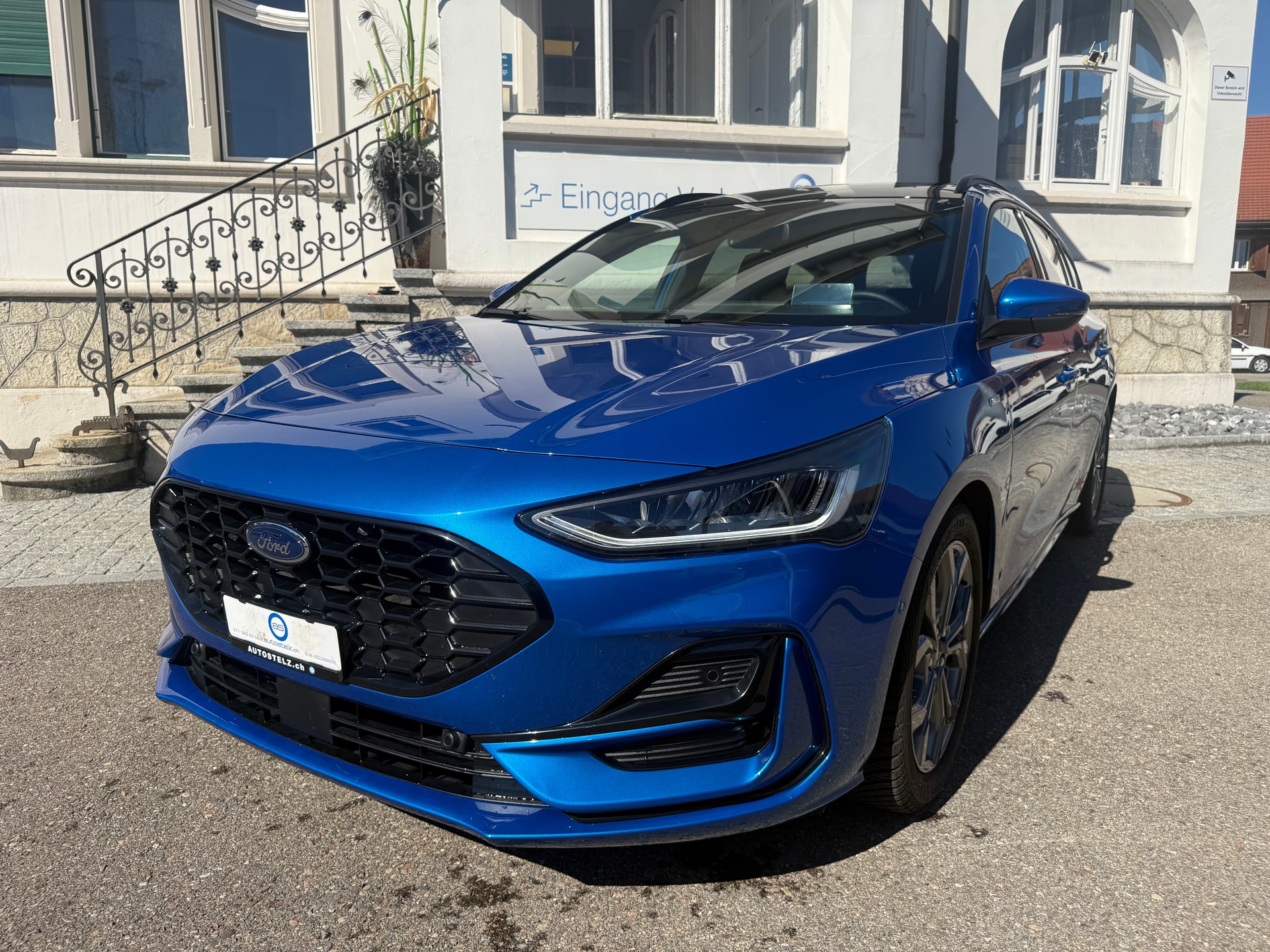 FORD Focus Station Wagon 1.0i EcoB Hybrid 155 ST-Line X-showroom-element-1