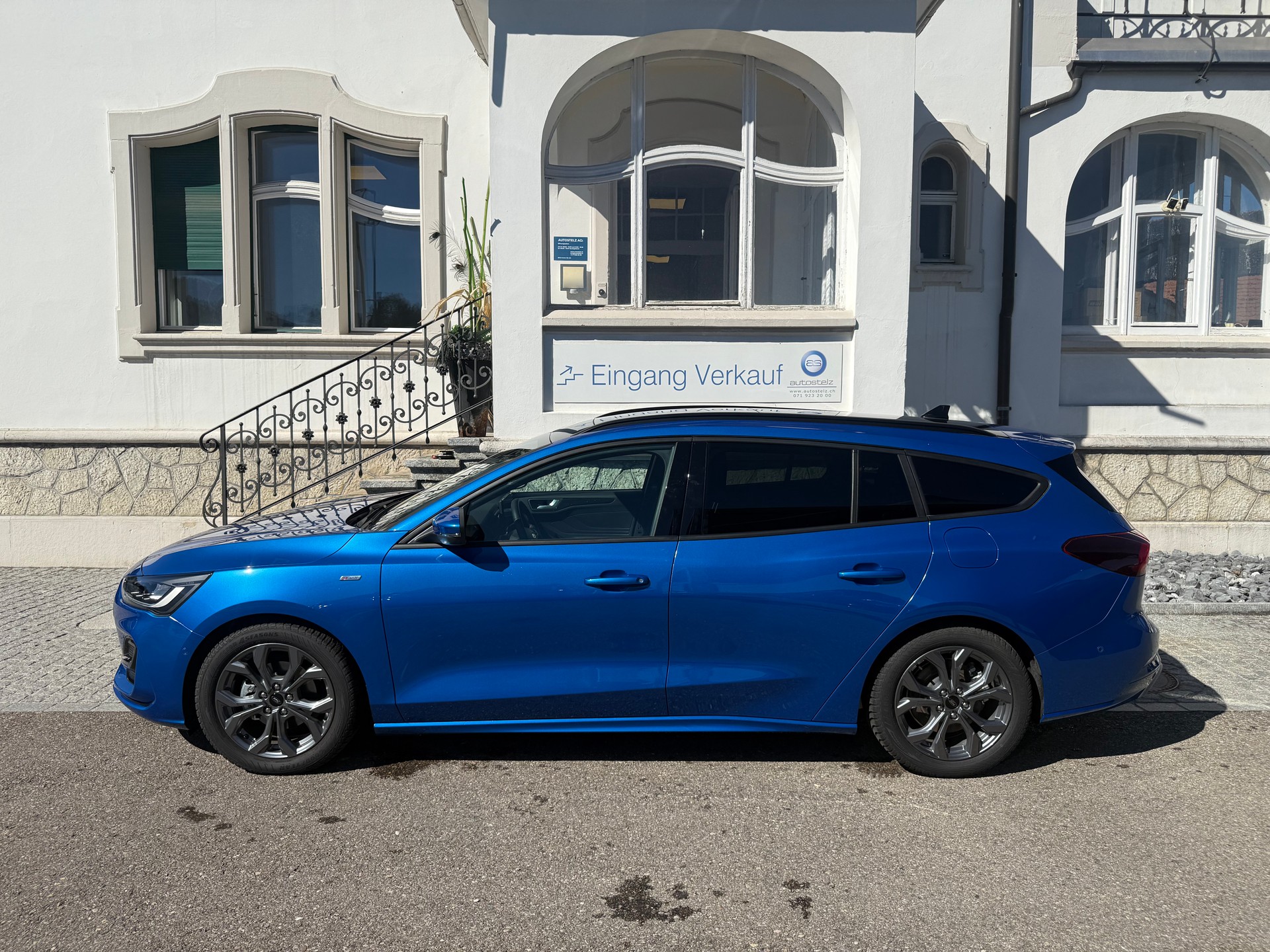 FORD Focus Station Wagon 1.0i EcoB Hybrid 155 ST-Line X-showroom-element-2