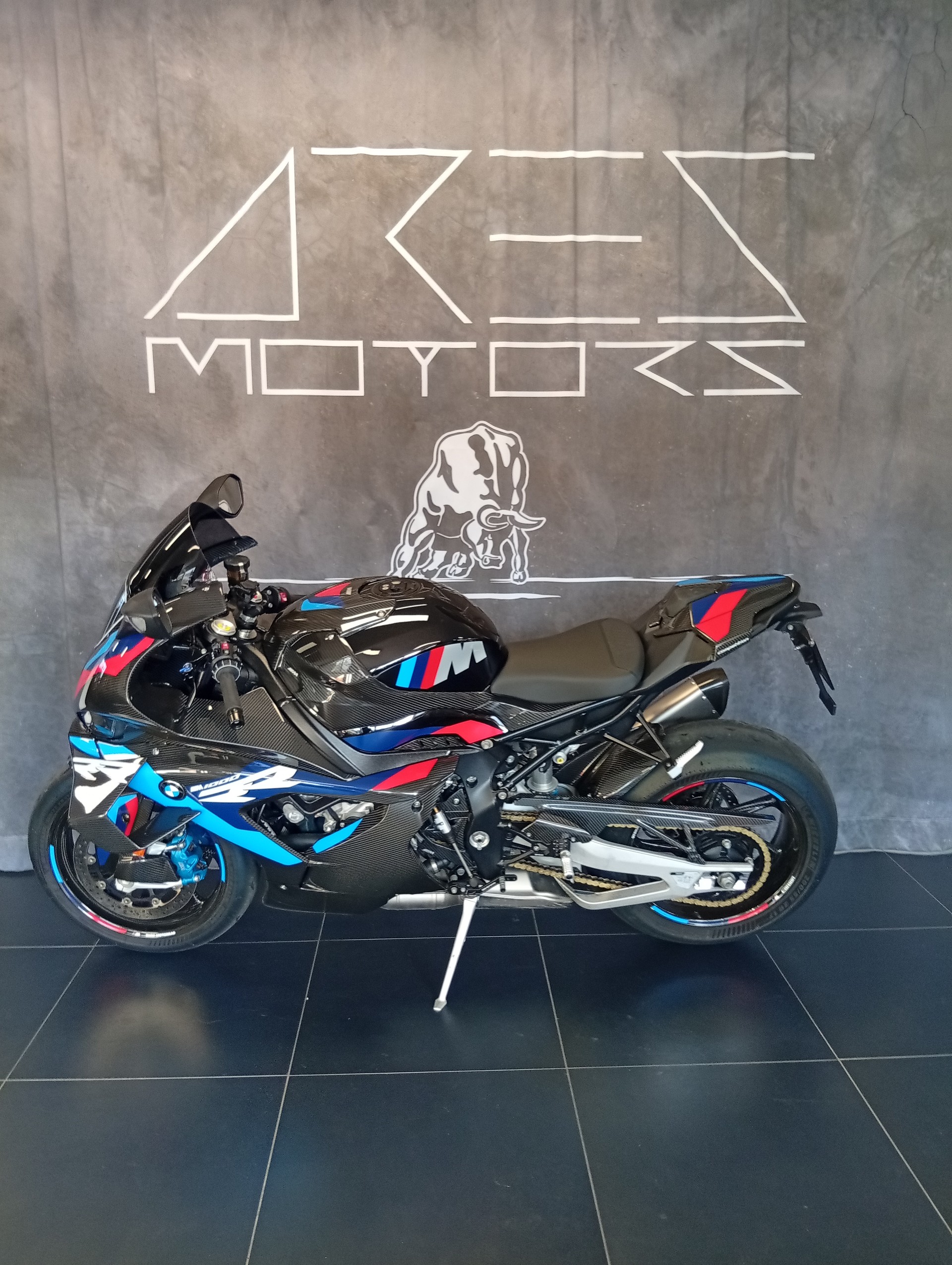BMW M 1000 RR-image-4