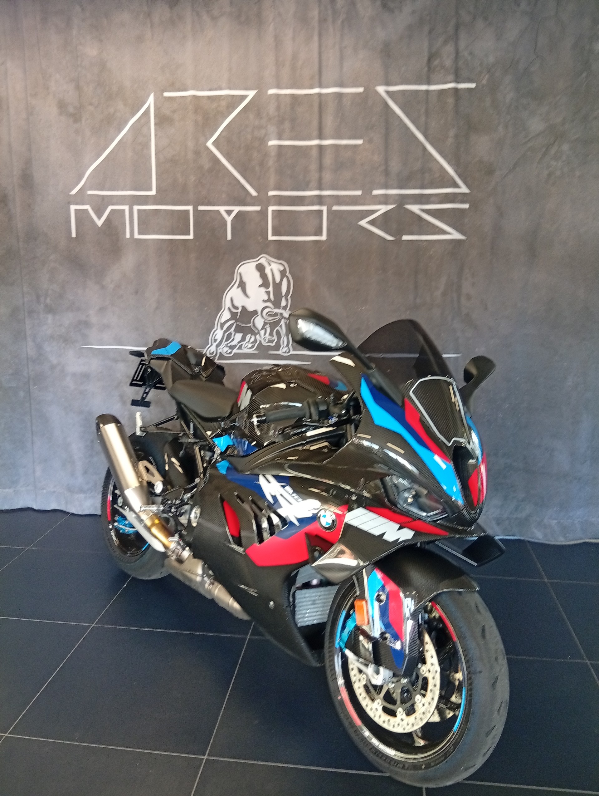 BMW M 1000 RR-image-1