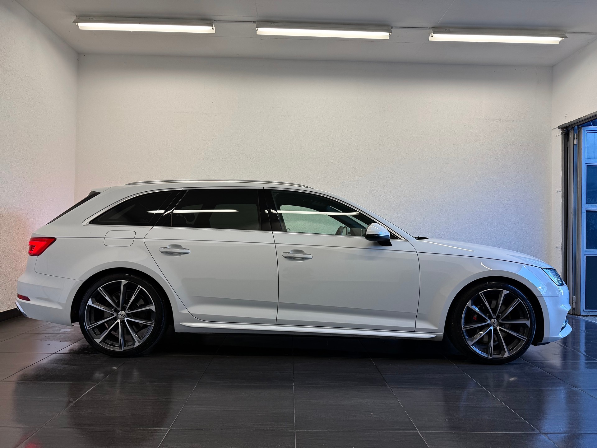 AUDI S4 Avant 3.0 TFSI quattro tiptronic "1'900 Kg Anhängelast"-image-4