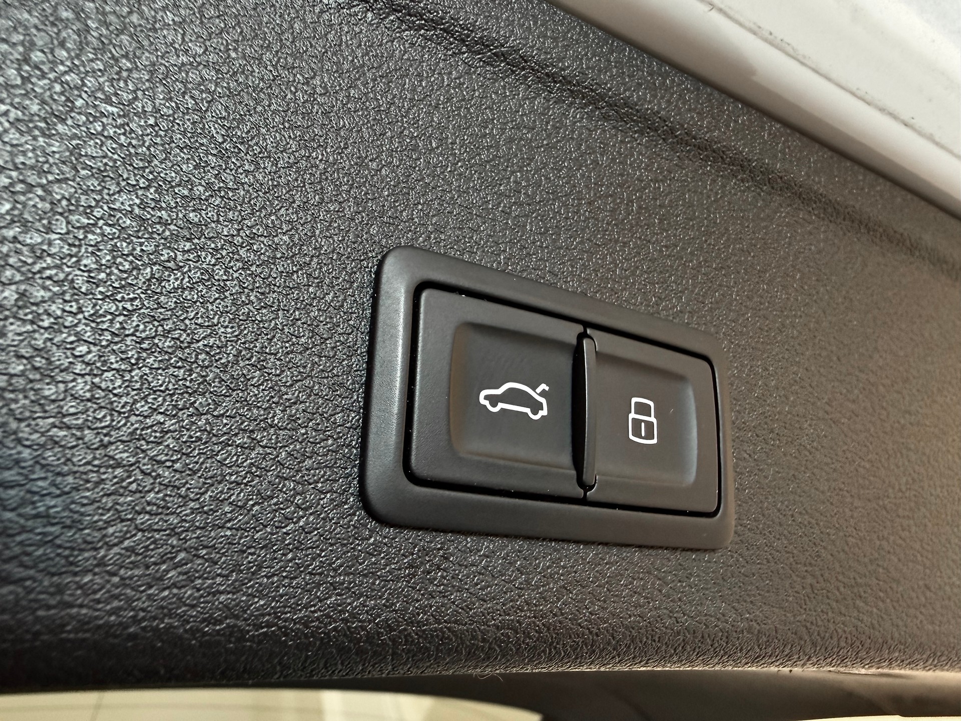 AUDI S4 Avant 3.0 TFSI quattro tiptronic "1'900 Kg Anhängelast"-image-12