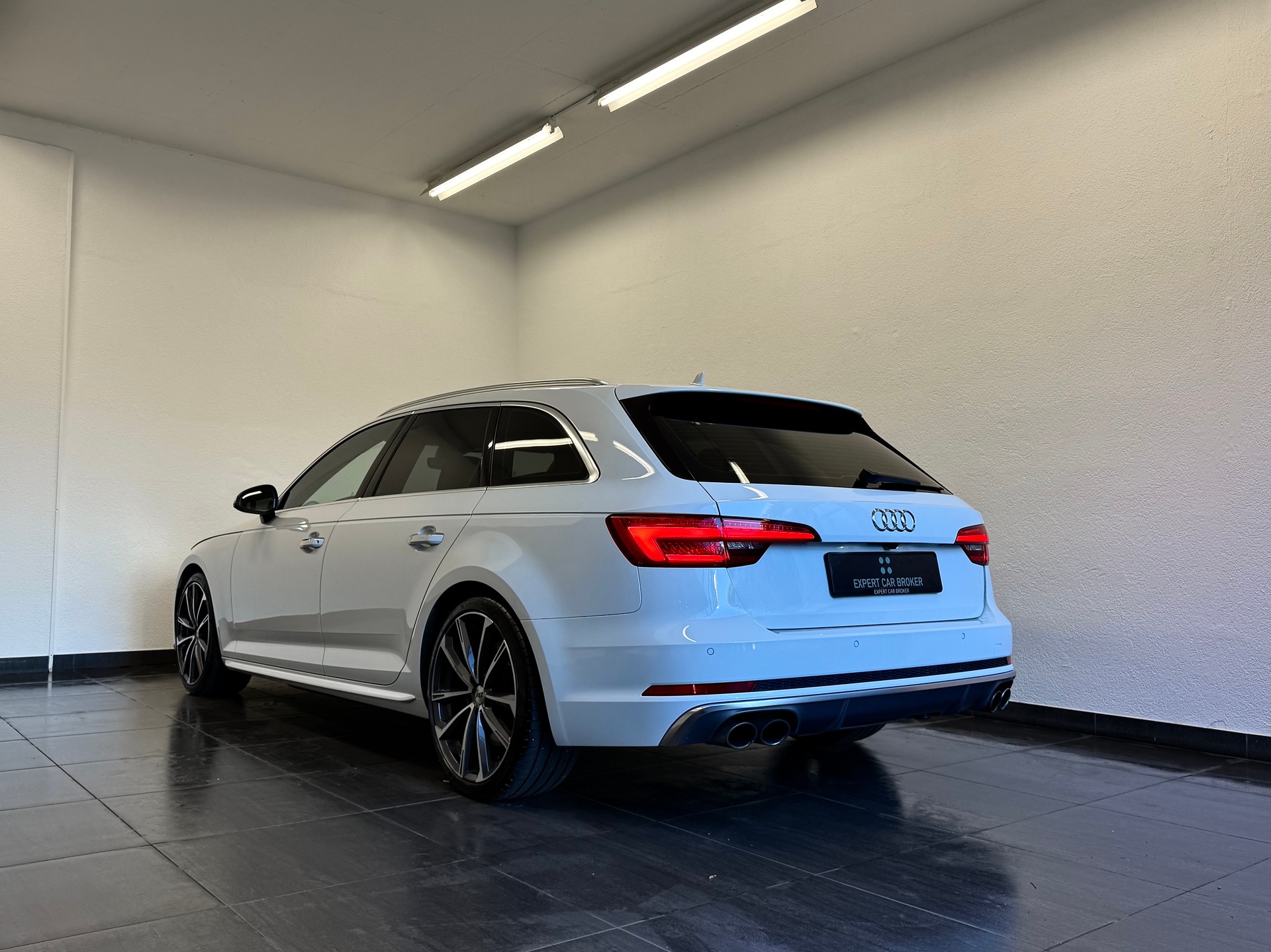AUDI S4 Avant 3.0 TFSI quattro tiptronic "1'900 Kg Anhängelast"-image-9