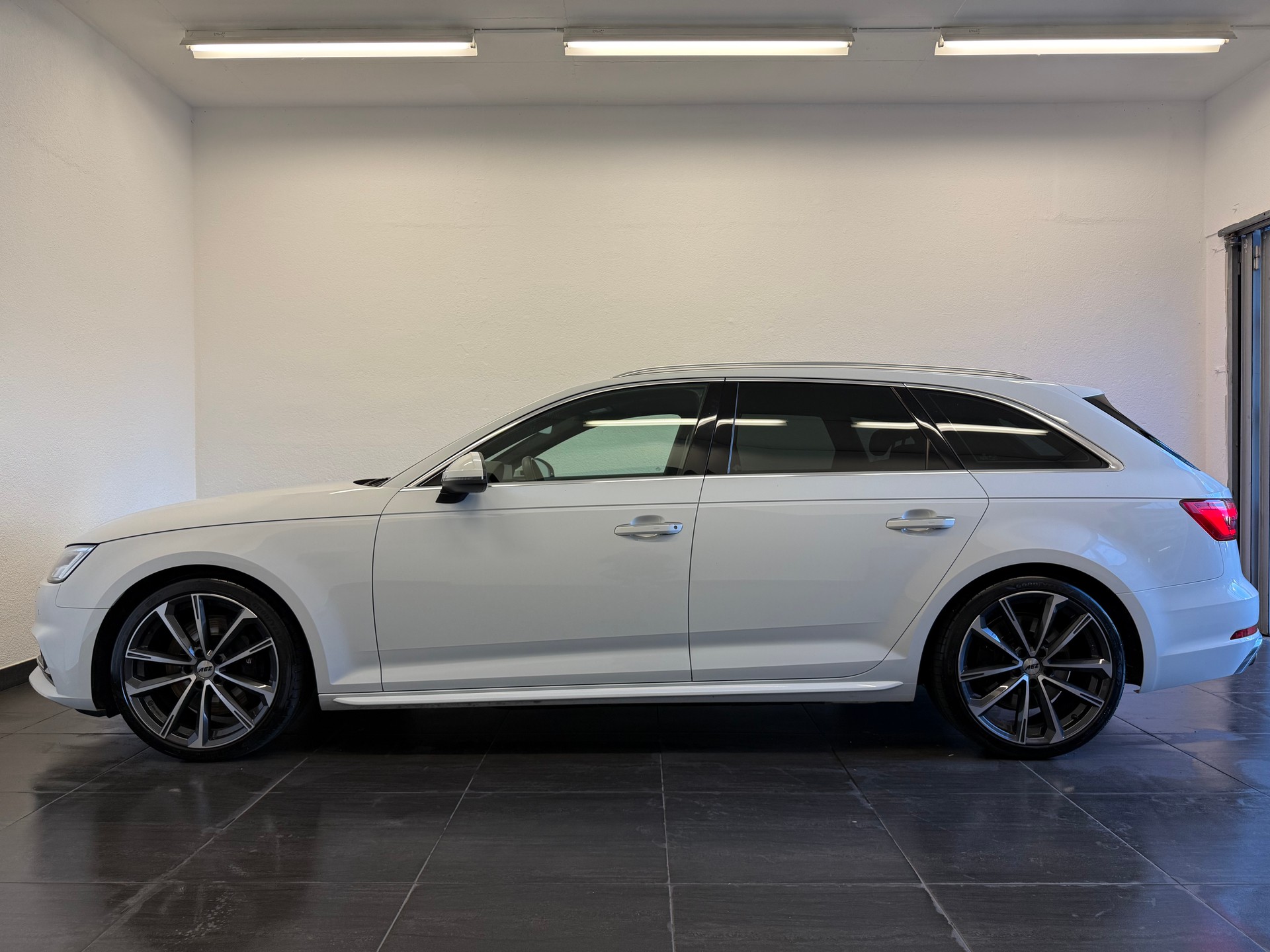 AUDI S4 Avant 3.0 TFSI quattro tiptronic "1'900 Kg Anhängelast"-image-6