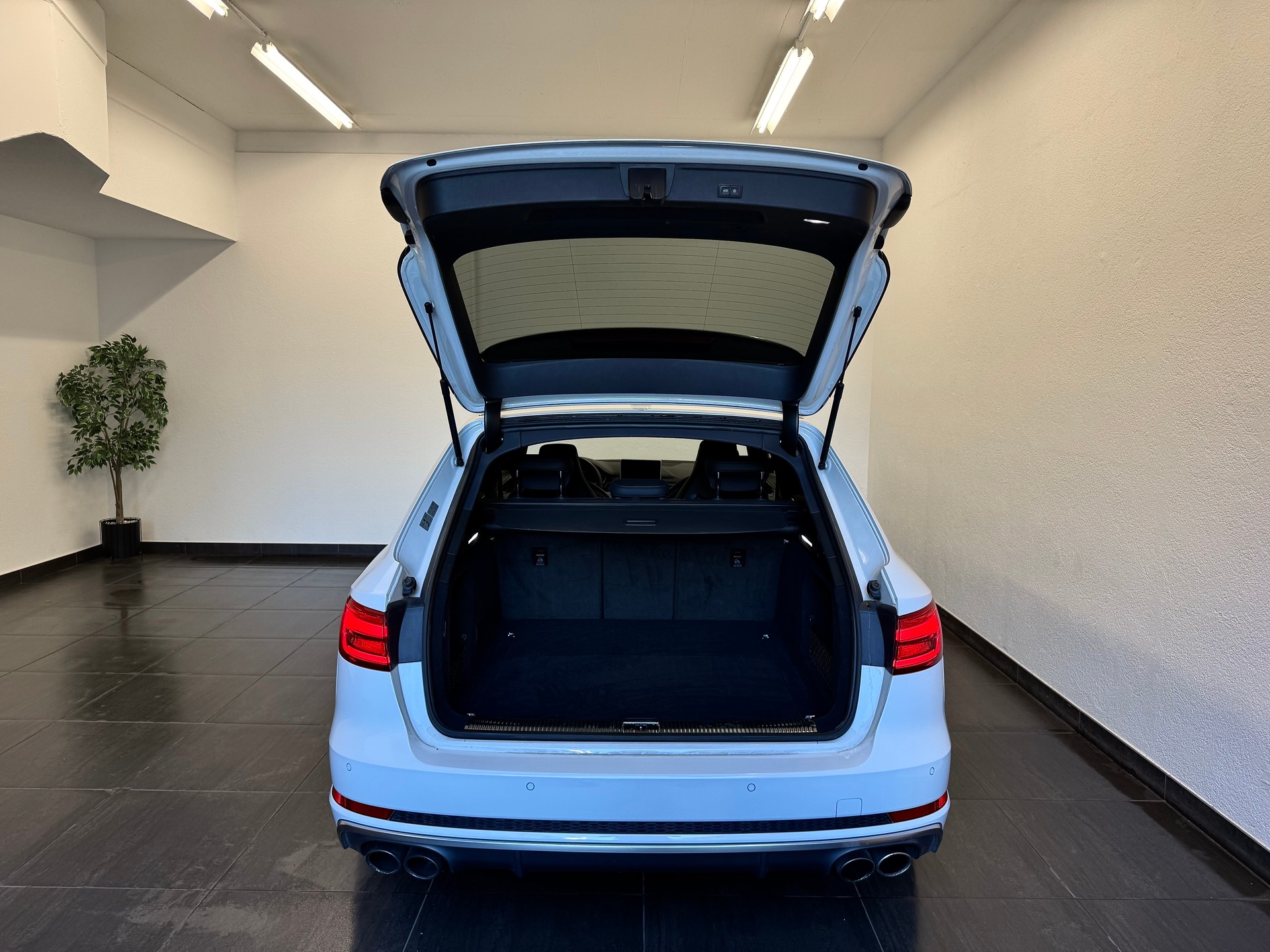 AUDI S4 Avant 3.0 TFSI quattro tiptronic "1'900 Kg Anhängelast"-image-11