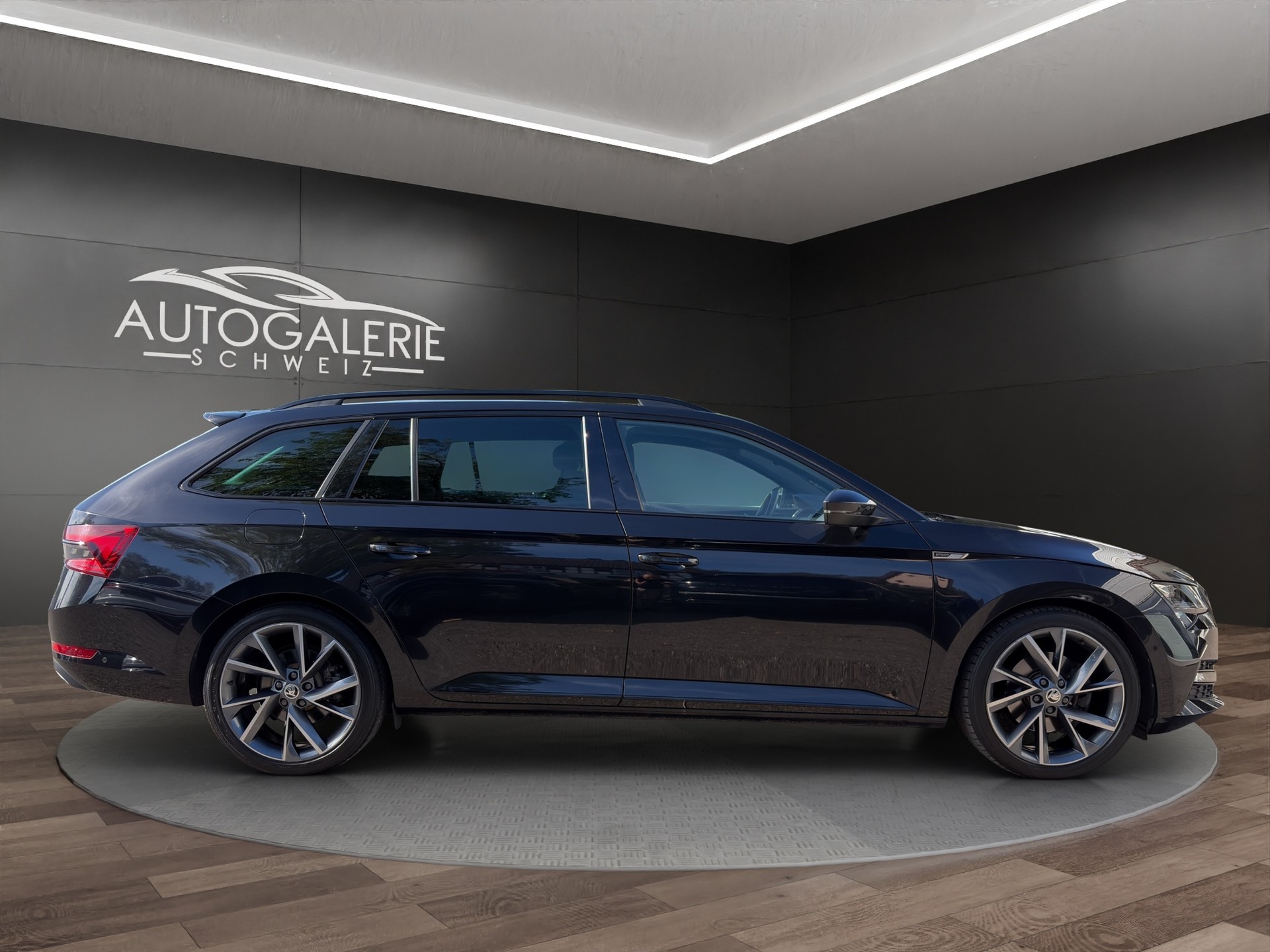 SKODA Superb Combi 2.0 TDi SportLine 4x4 DSG | CH | AHK |-image-5