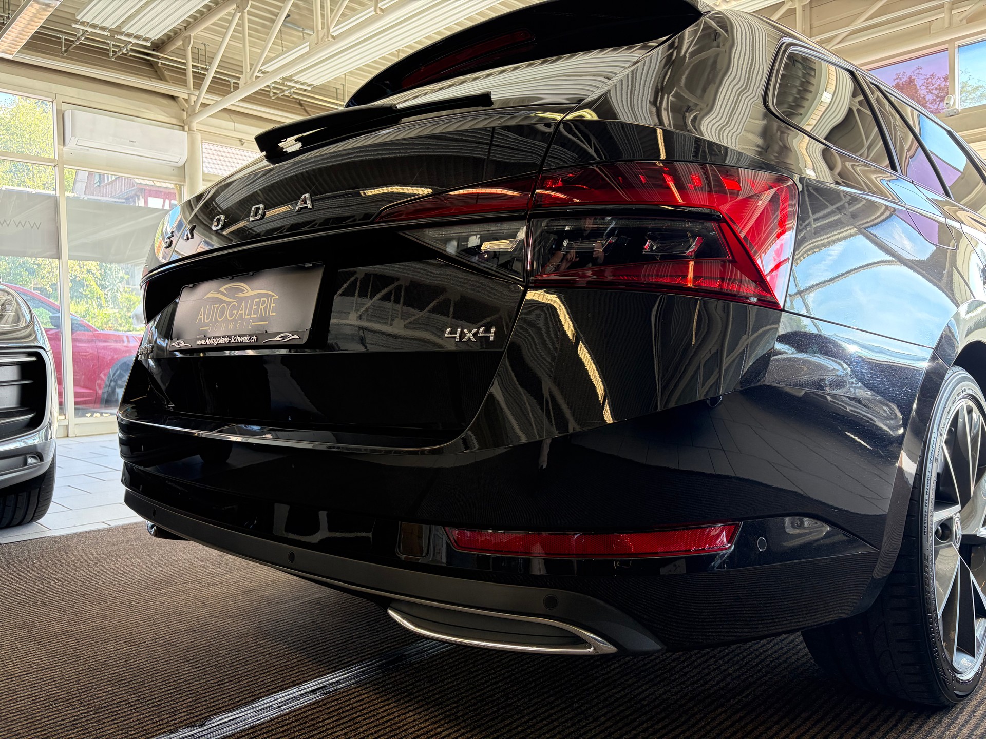 SKODA Superb Combi 2.0 TDi SportLine 4x4 DSG | CH | AHK |-image-27
