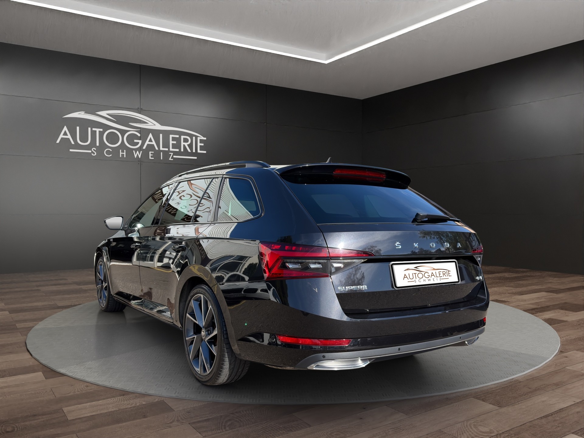 SKODA Superb Combi 2.0 TDi SportLine 4x4 DSG | CH | AHK |-showroom-element-2