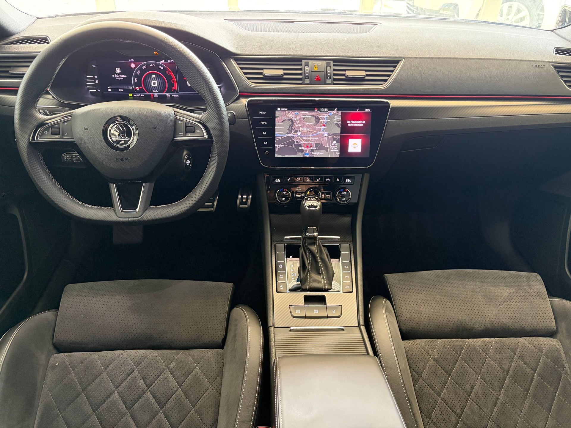 SKODA Superb Combi 2.0 TDi SportLine 4x4 DSG | CH | AHK |-image-13