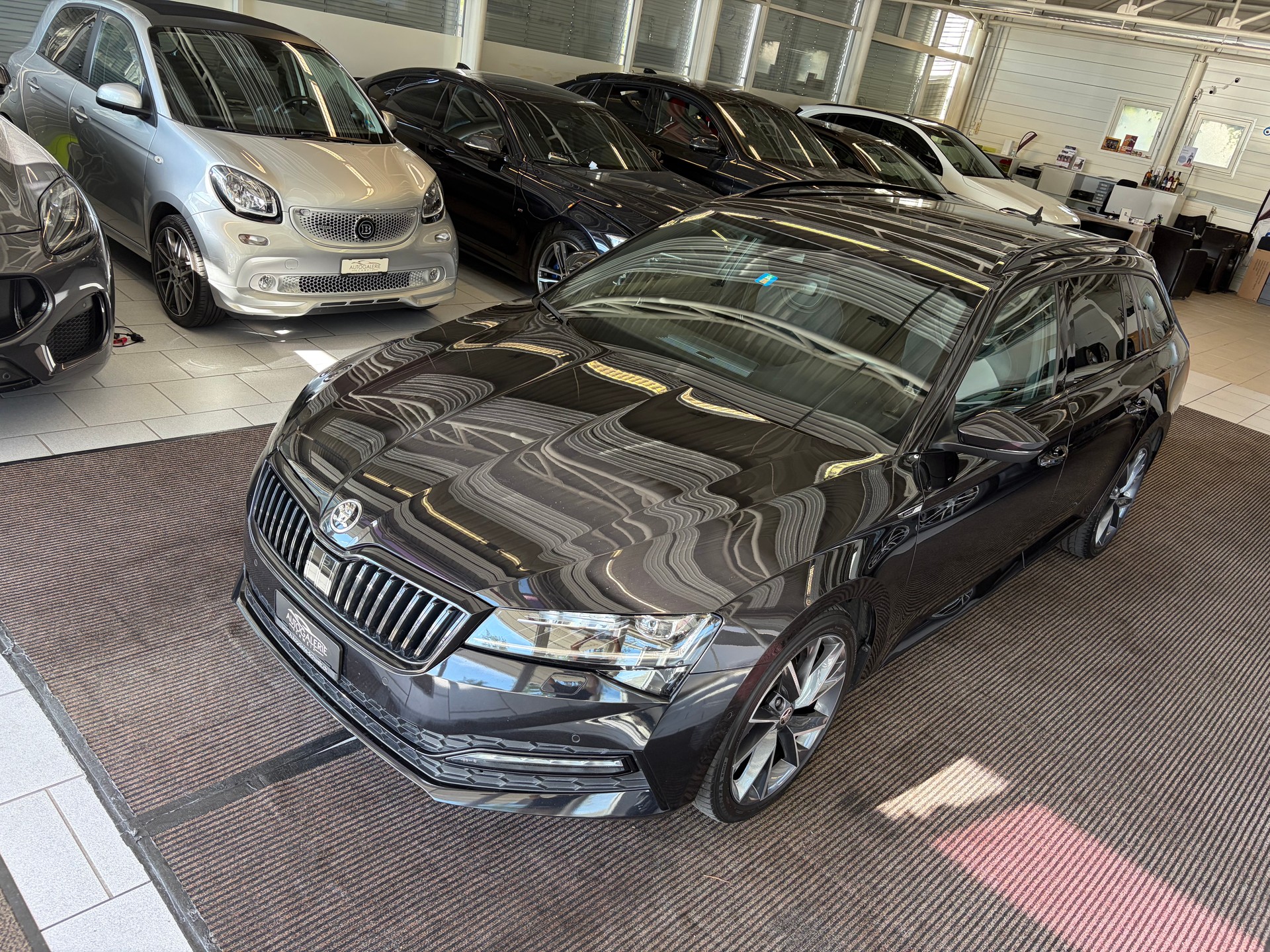 SKODA Superb Combi 2.0 TDi SportLine 4x4 DSG | CH | AHK |-image-36
