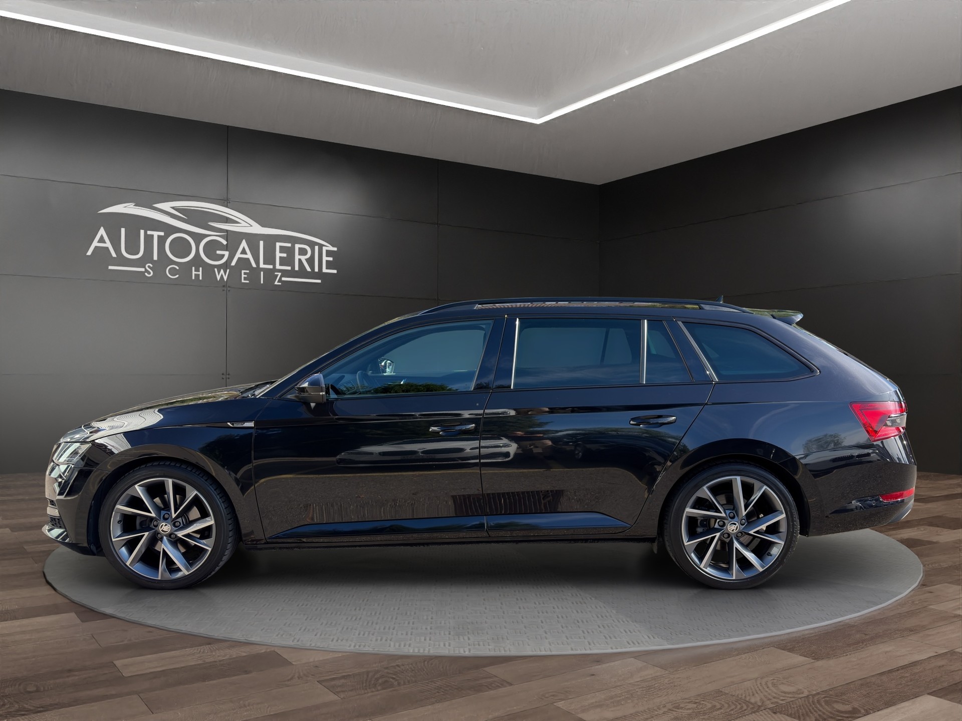 SKODA Superb Combi 2.0 TDi SportLine 4x4 DSG | CH | AHK |-showroom-element-1