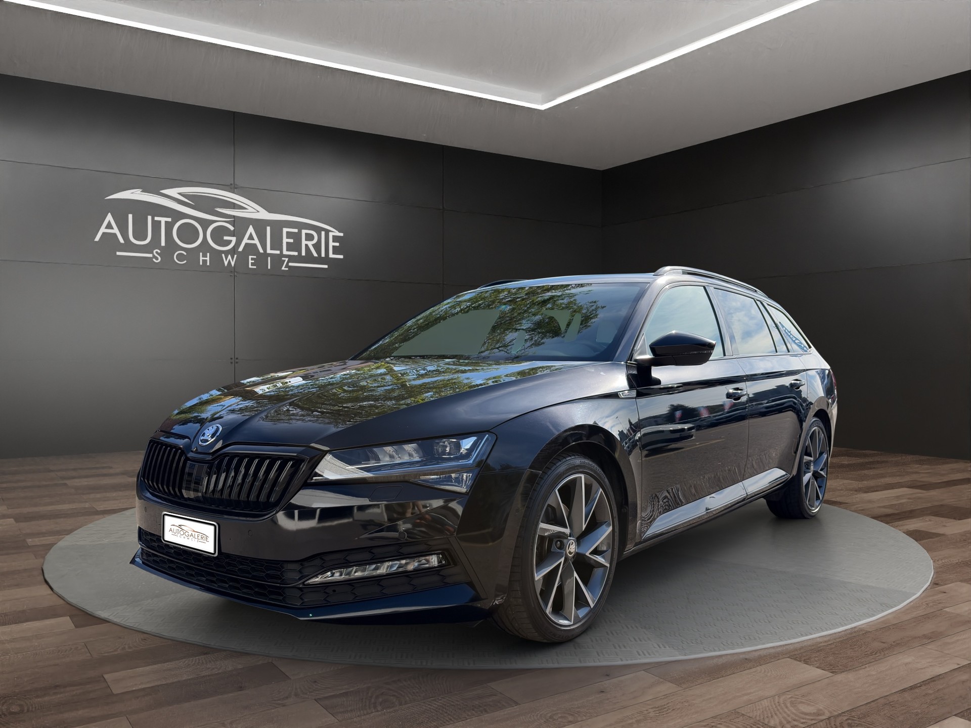 SKODA Superb Combi 2.0 TDi SportLine 4x4 DSG | CH | AHK |