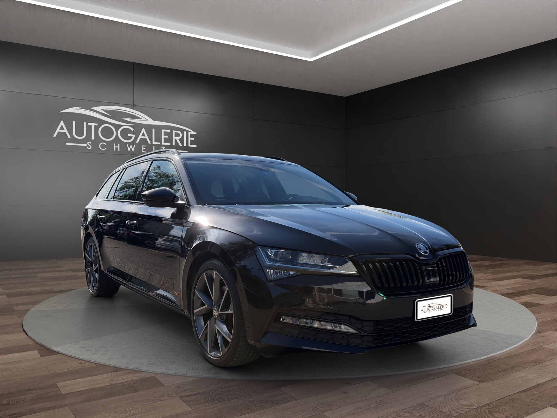 SKODA Superb Combi 2.0 TDi SportLine 4x4 DSG | CH | AHK |-image-6