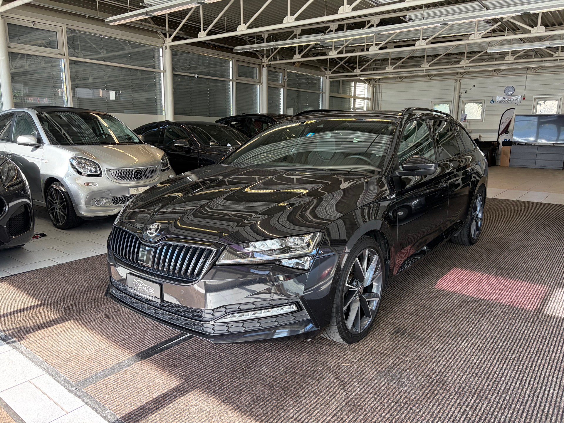 SKODA Superb Combi 2.0 TDi SportLine 4x4 DSG | CH | AHK |-image-8