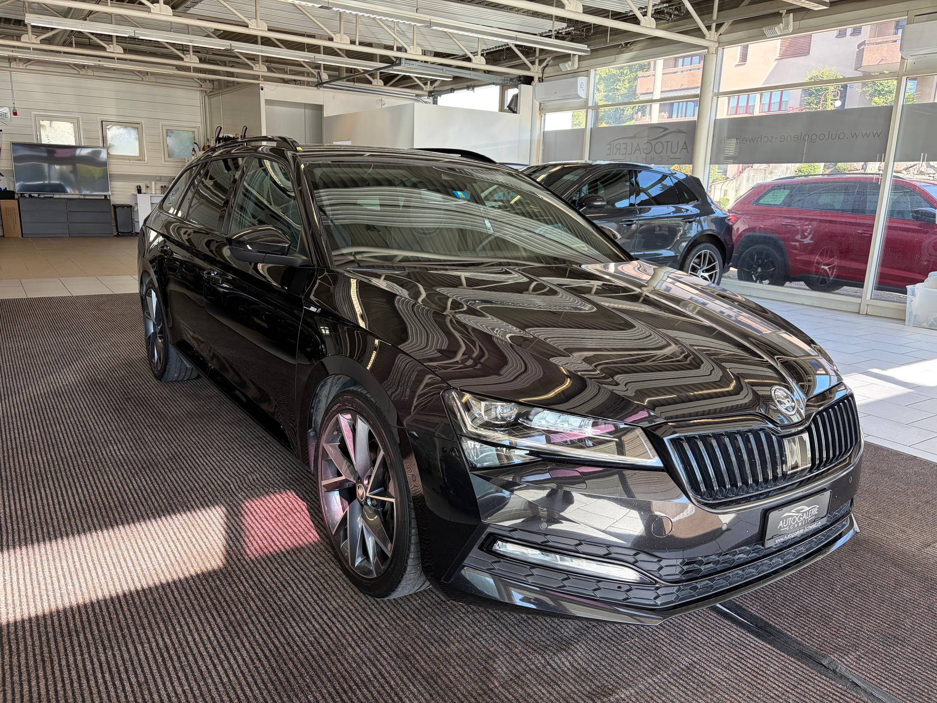 SKODA Superb Combi 2.0 TDi SportLine 4x4 DSG | CH | AHK |-image-33