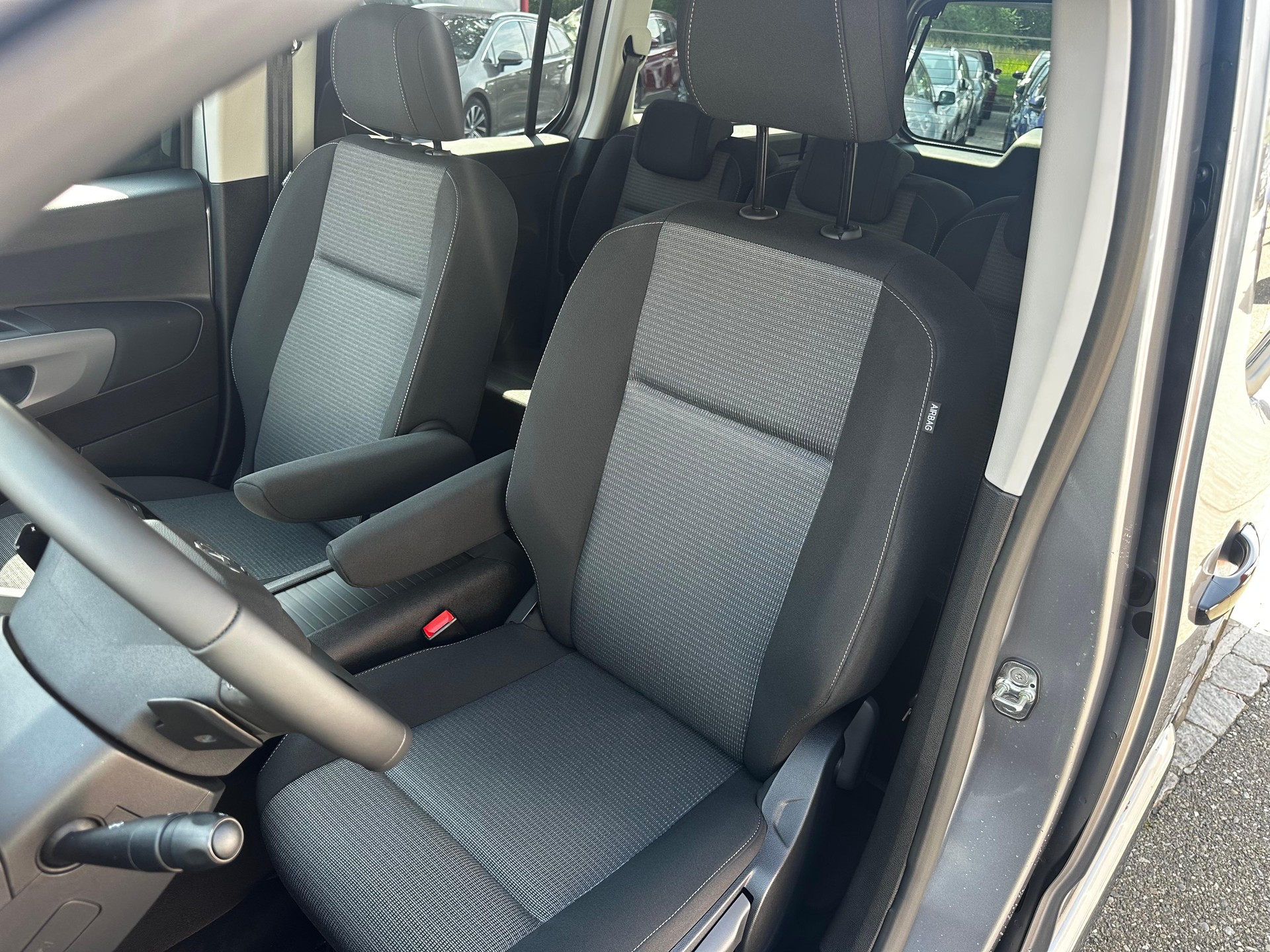 TOYOTA Proace City Verso L2 1.5 HDi 130 Trend-image-9