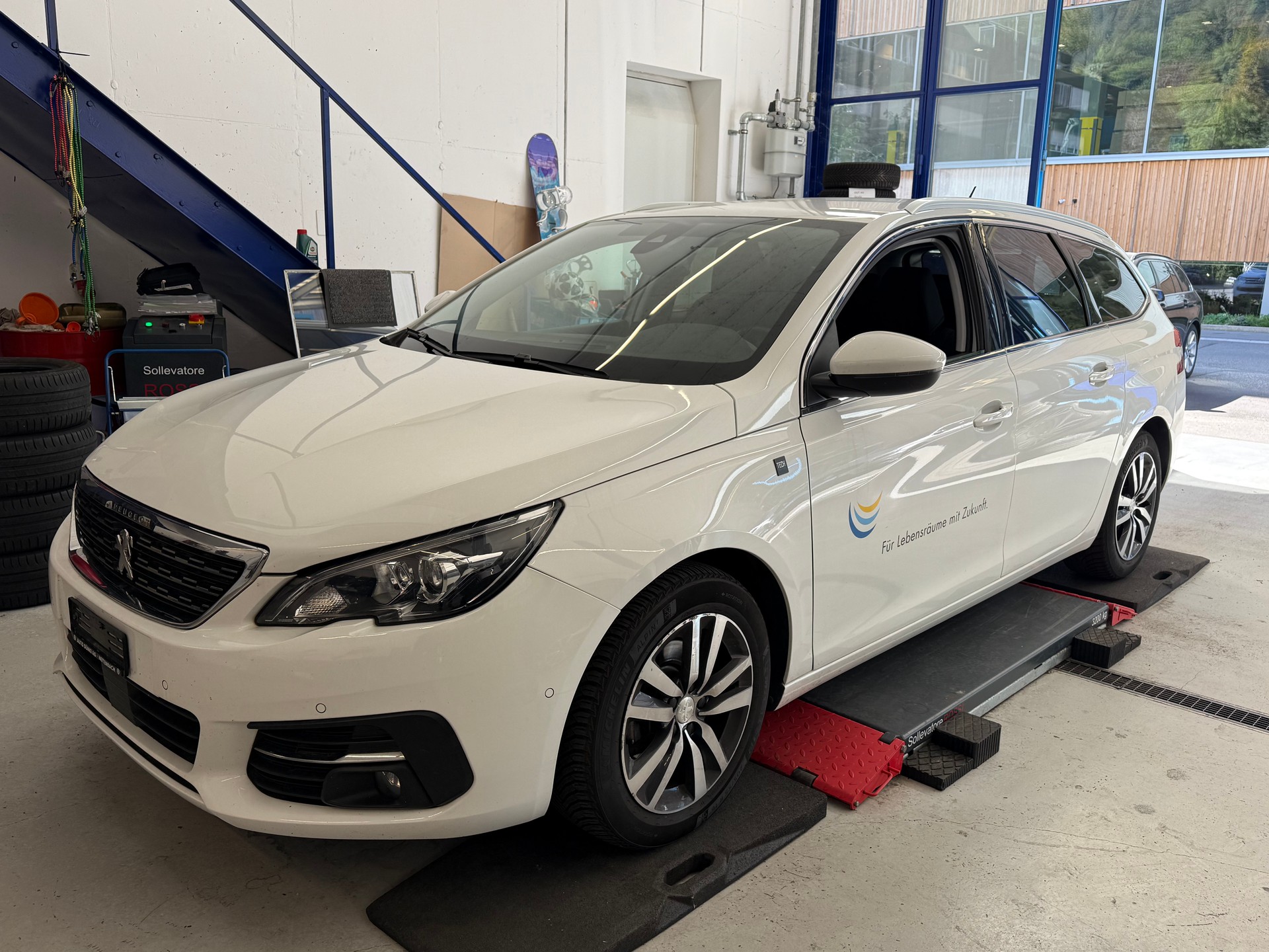 PEUGEOT 308 SW 1.5 BlueHDI Tech Edition EAT8