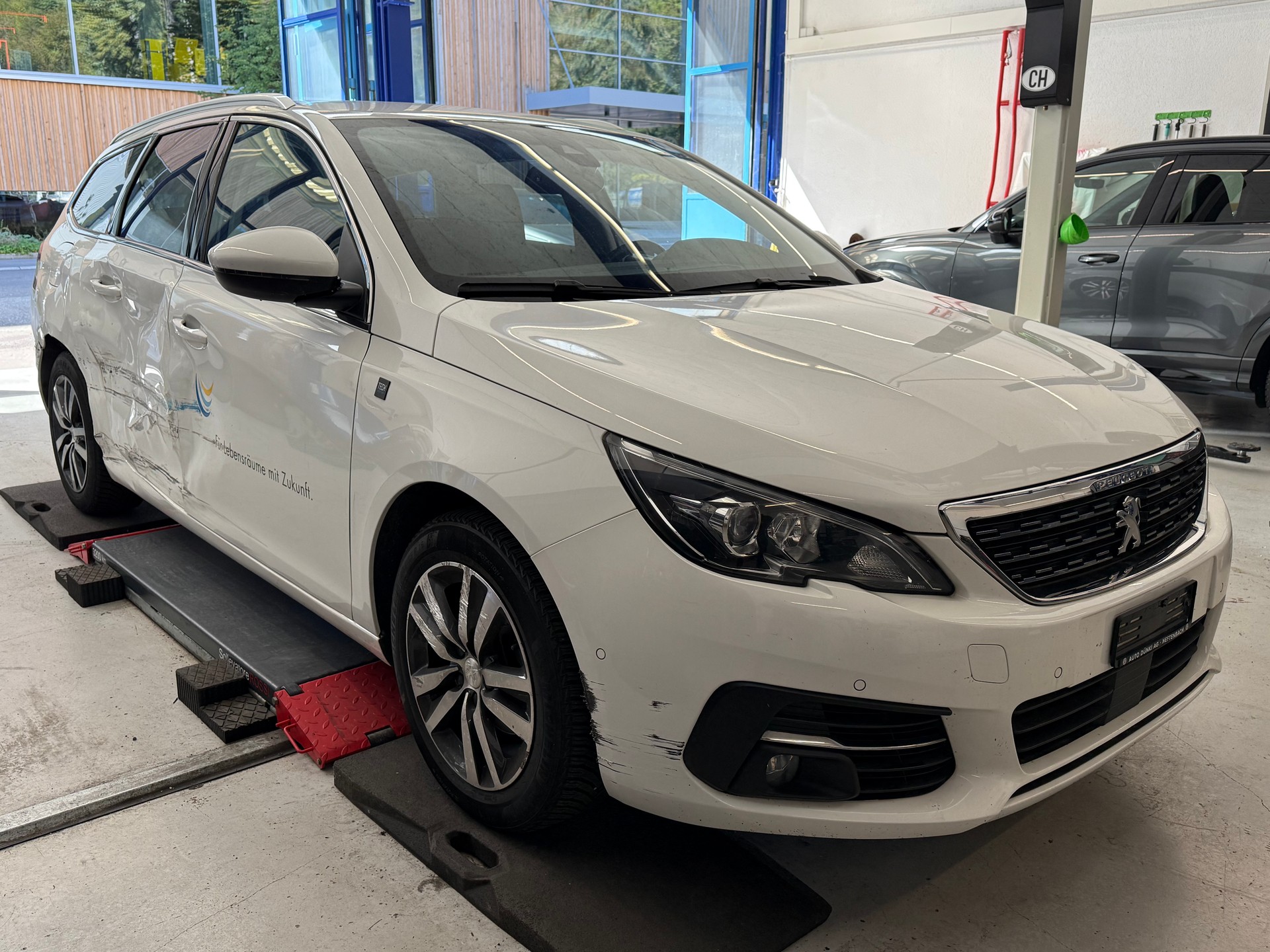 PEUGEOT 308 SW 1.5 BlueHDI Tech Edition EAT8-image-5