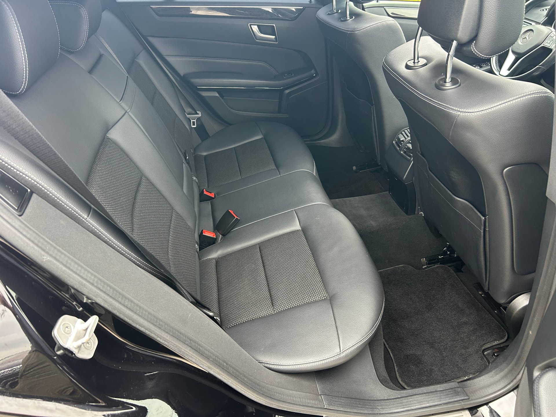 MERCEDES-BENZ E 350 BlueTEC Avantgarde 4Matic 7G-Tronic-image-8
