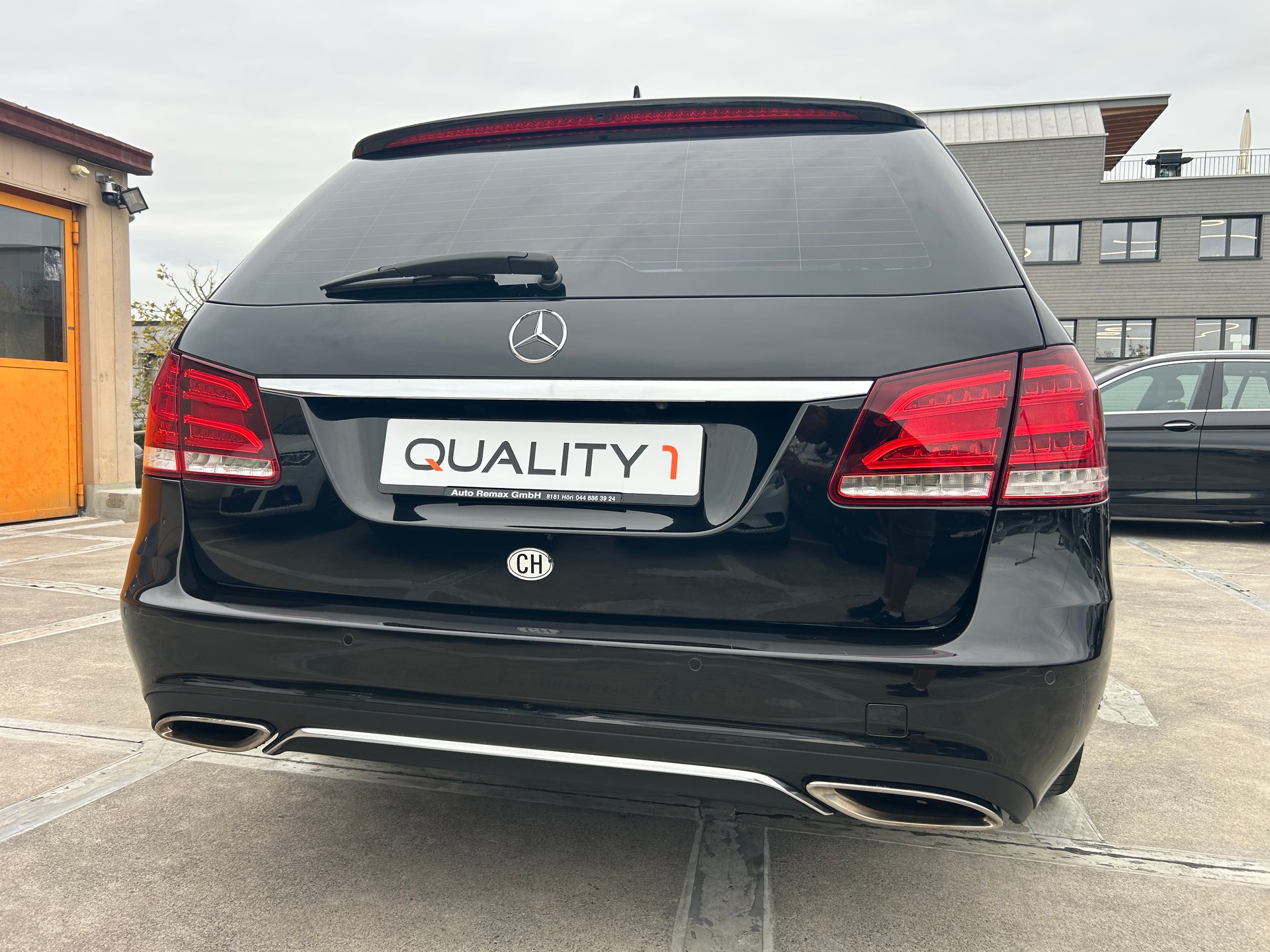 MERCEDES-BENZ E 350 BlueTEC Avantgarde 4Matic 7G-Tronic-showroom-element-3